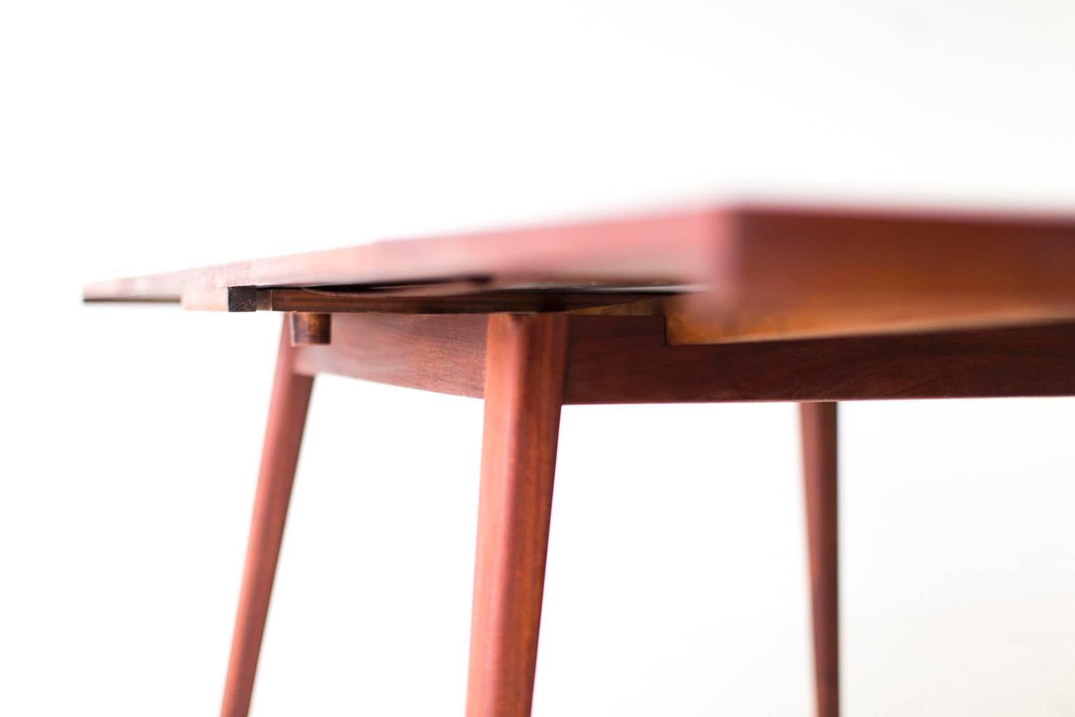 Designer: Jens Risom. 

Manufacturer: Jens Risom Design Inc. 
Period or model: Mid-Century Modern. 
Specs: Walnut, Maple. 

Condition: 

This early Jens Risom dining table (1949) is in very good condition. The wood has imperfections with age