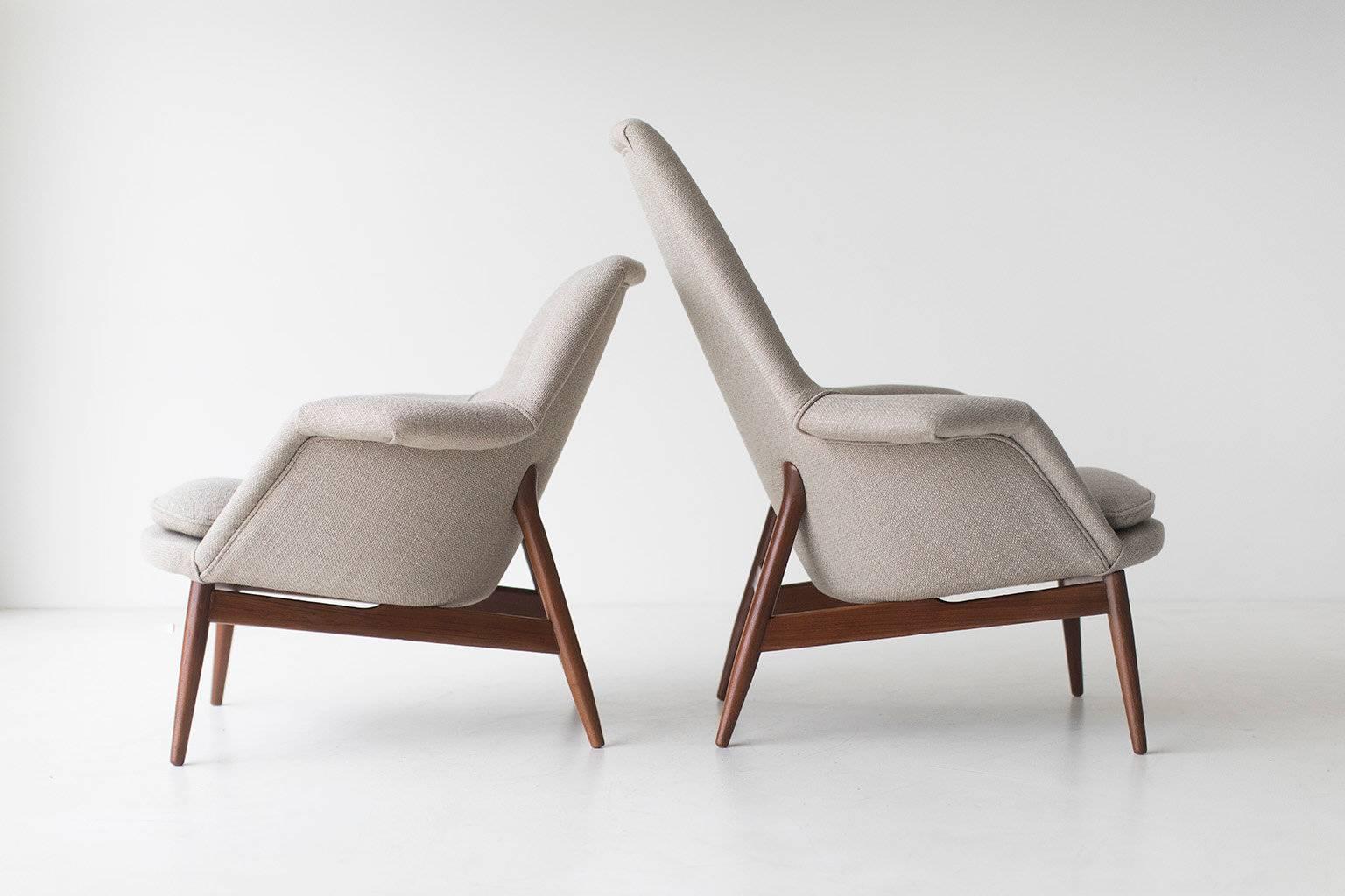 Björn Engö Manta Ray Lounge Chairs, Importer DUX Furniture In Excellent Condition In Oak Harbor, OH
