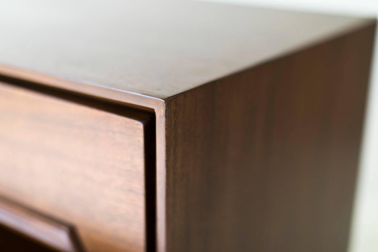 Legno Comò di Milo Baughman per Drexel in vendita