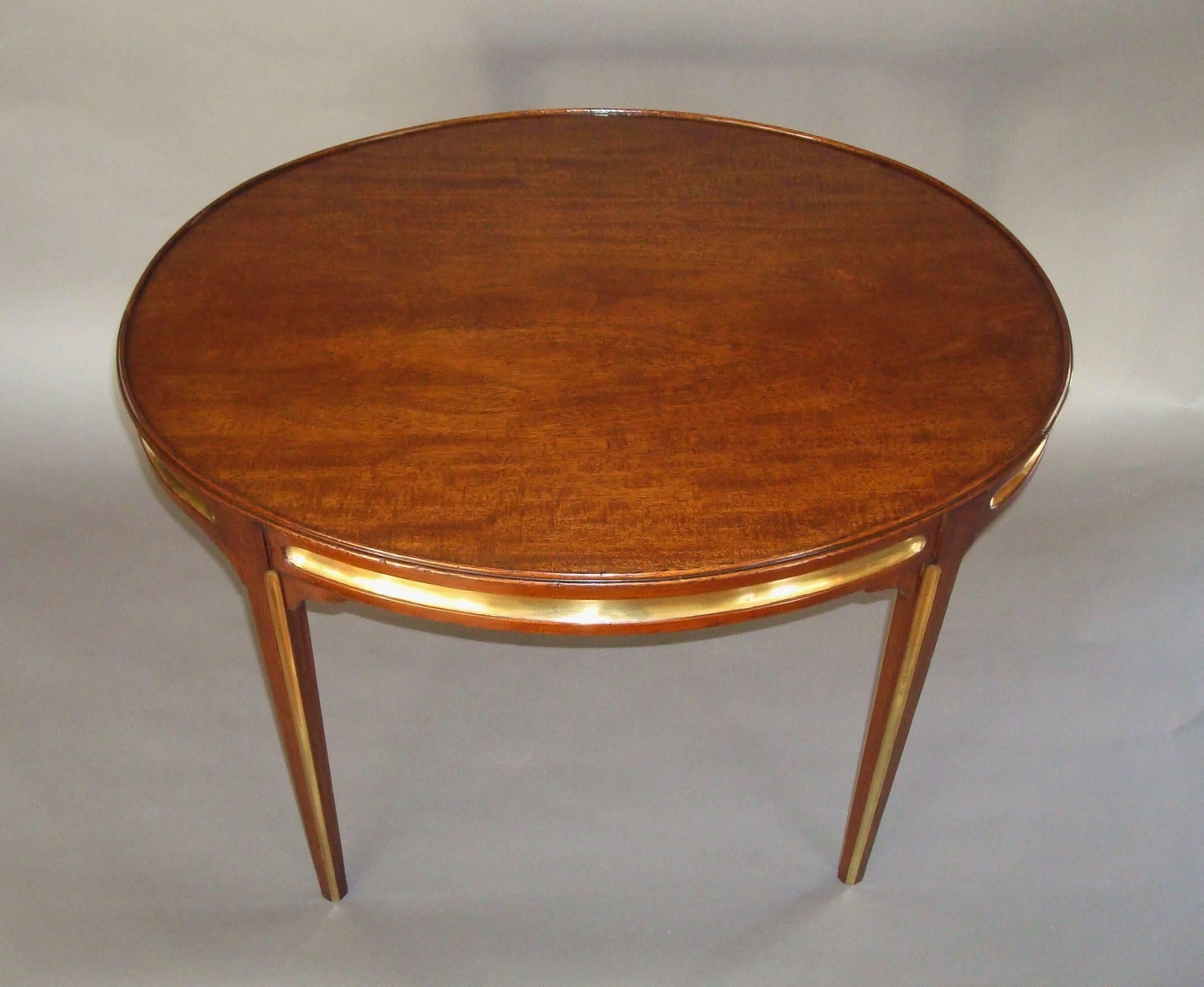 Early 20th Century Oval Mahogany and Brass Low Table In Excellent Condition For Sale In Moreton-in-Marsh, Gloucestershire