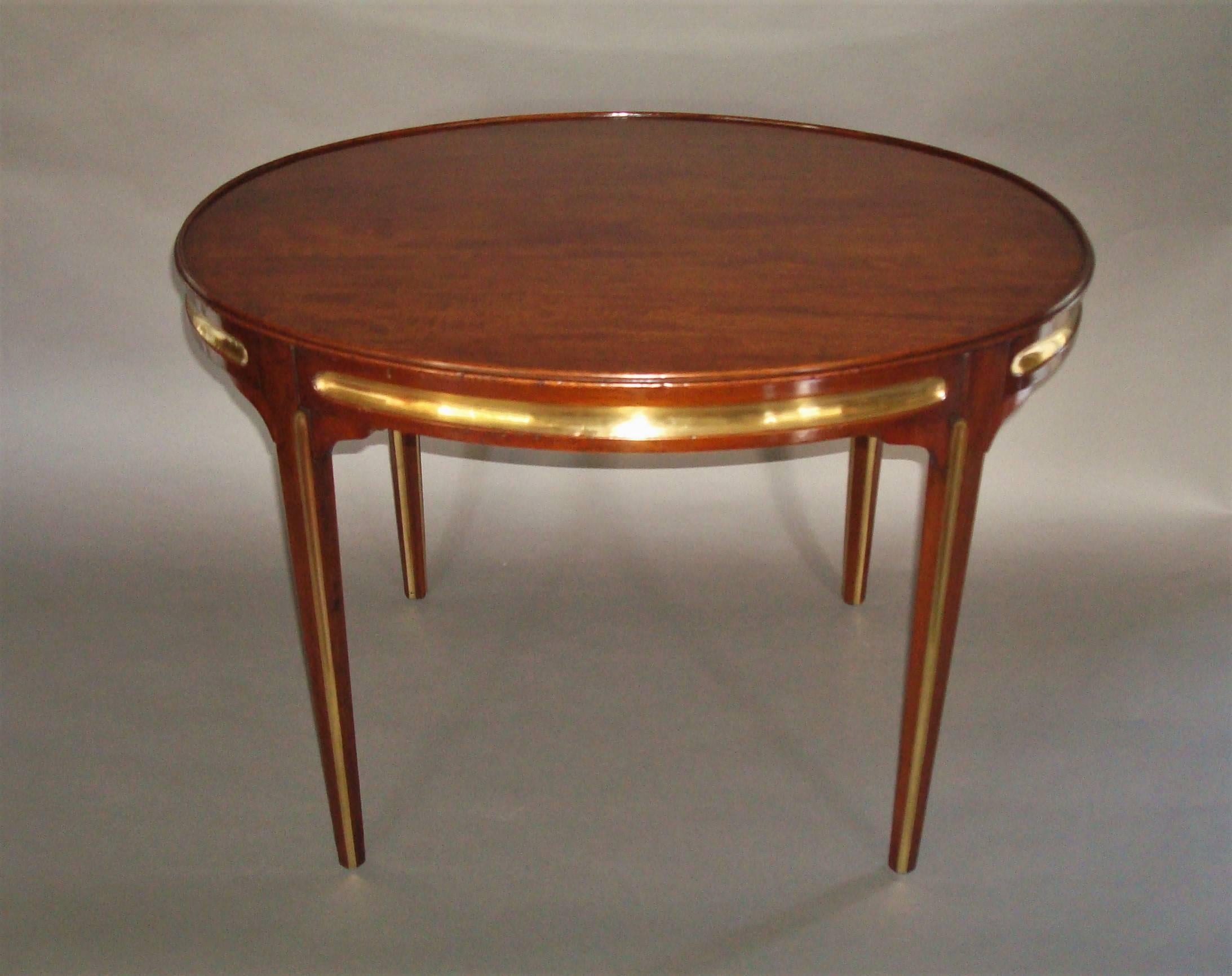 Polished Early 20th Century Oval Mahogany and Brass Low Table For Sale
