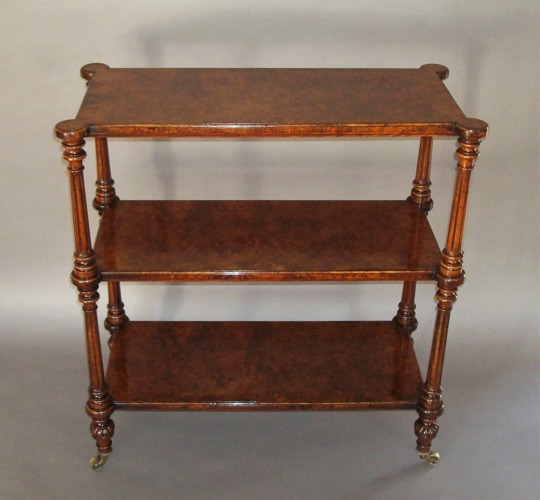 Excellent quality 19th century burr walnut three-tier étagère of elegant proportions, the three rectangular tiers with protruding circular corners in good quality burr walnut with slim moulded edges raised on slender walnut, turned, tapering,