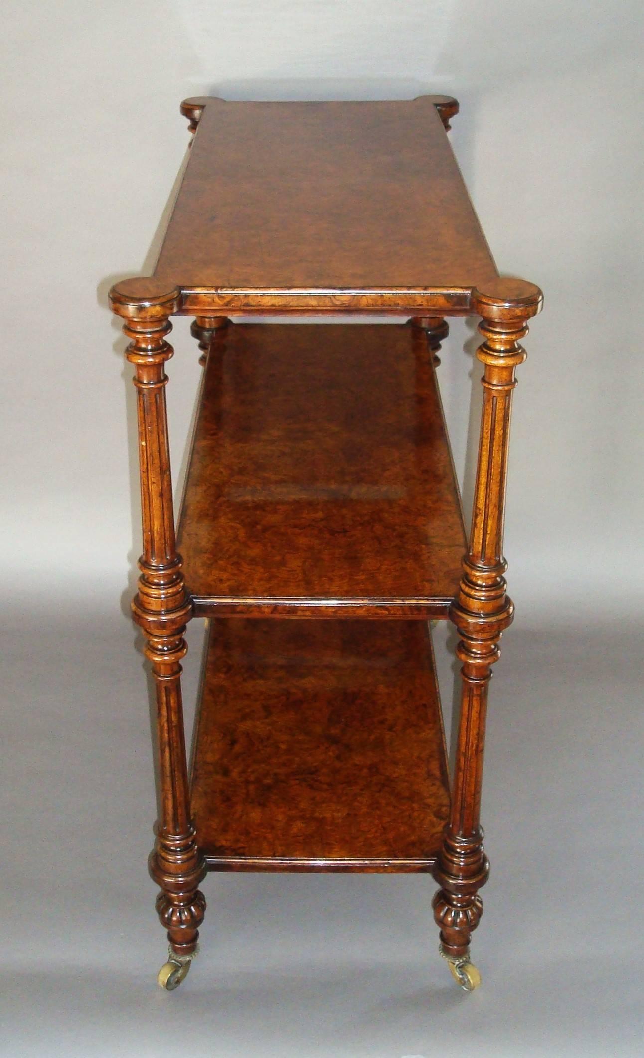 19th Century Burl Walnut Three-Tier Étagère In Excellent Condition For Sale In Moreton-in-Marsh, Gloucestershire