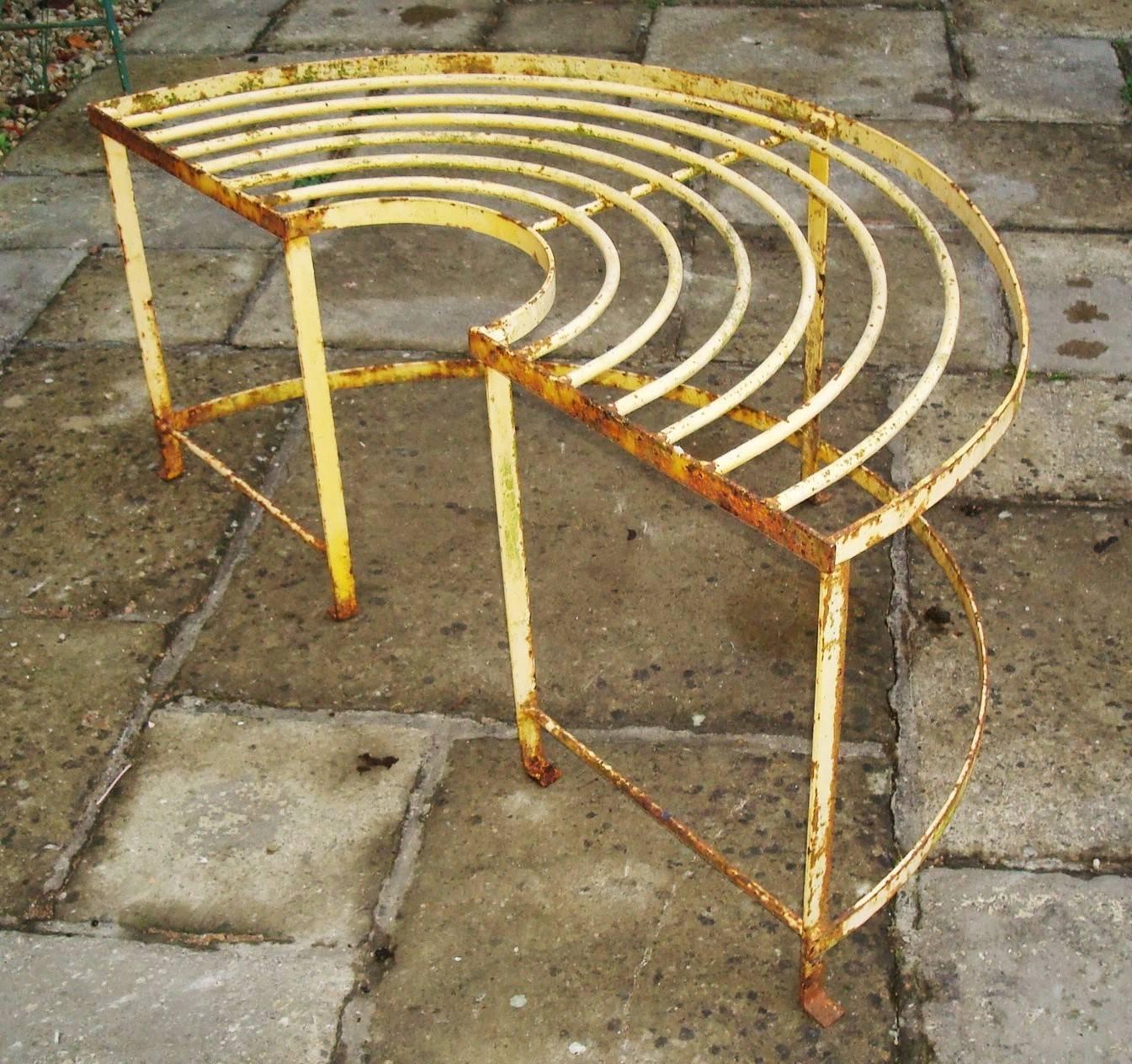 Early 20th Century Wrought Iron Garden Tree Seat In Good Condition In Moreton-in-Marsh, Gloucestershire