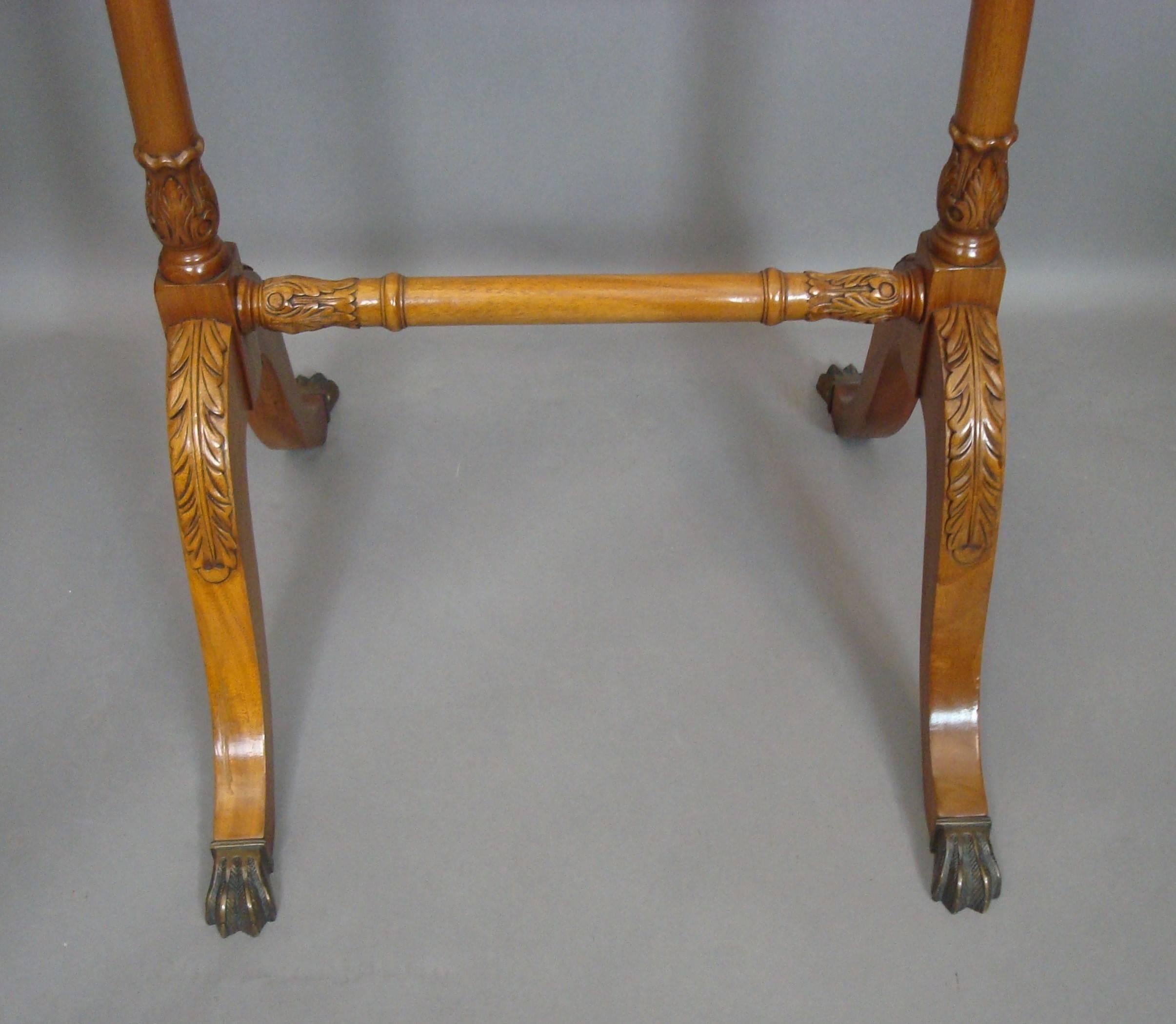 20th Century Figured Mahogany Gentleman's Valet Stand In Excellent Condition In Moreton-in-Marsh, Gloucestershire