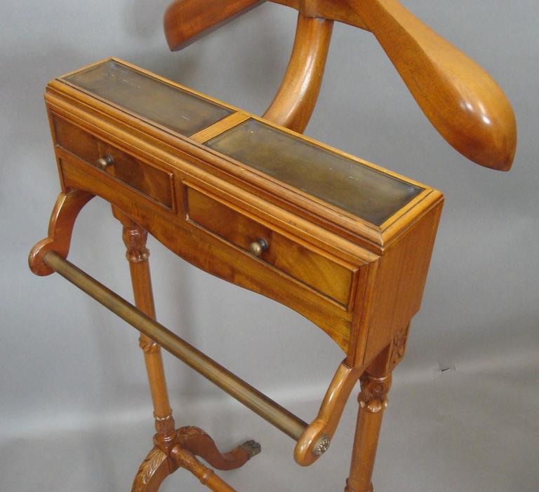 20th Century Figured Mahogany Gentleman's Valet Stand at 1stDibs