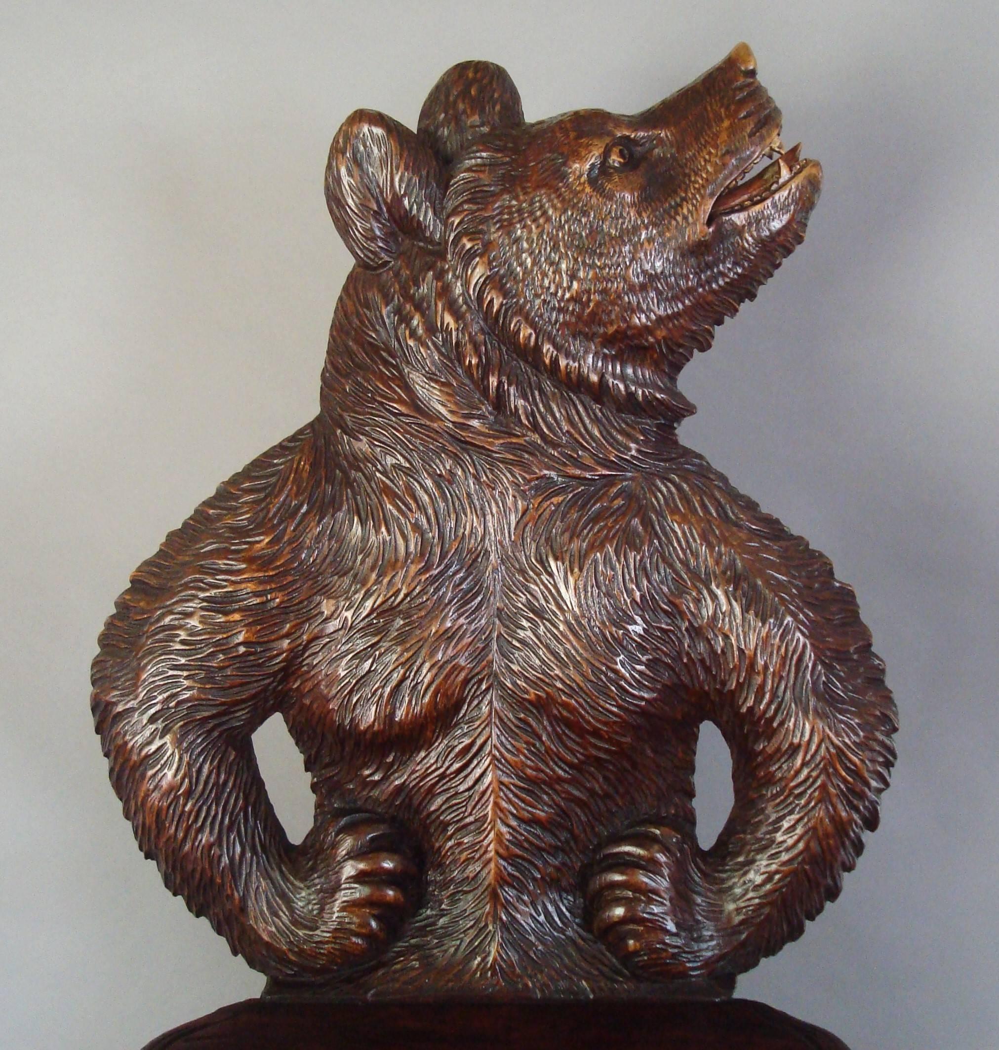 19th Century Black Forest Carved Bear Hall Chair In Good Condition For Sale In Moreton-in-Marsh, Gloucestershire