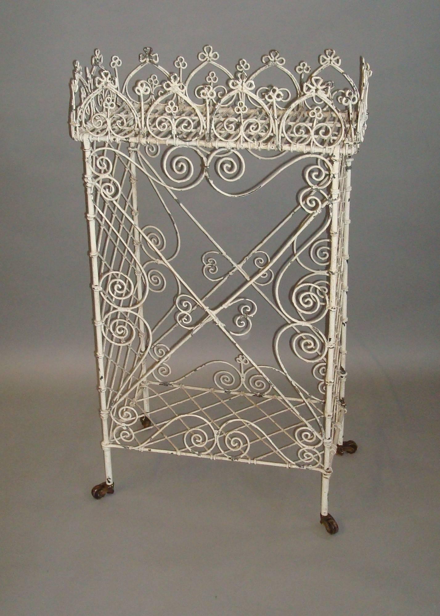 Regency Wire Work Jardinere Stand of Small Proportions In Excellent Condition In Moreton-in-Marsh, Gloucestershire