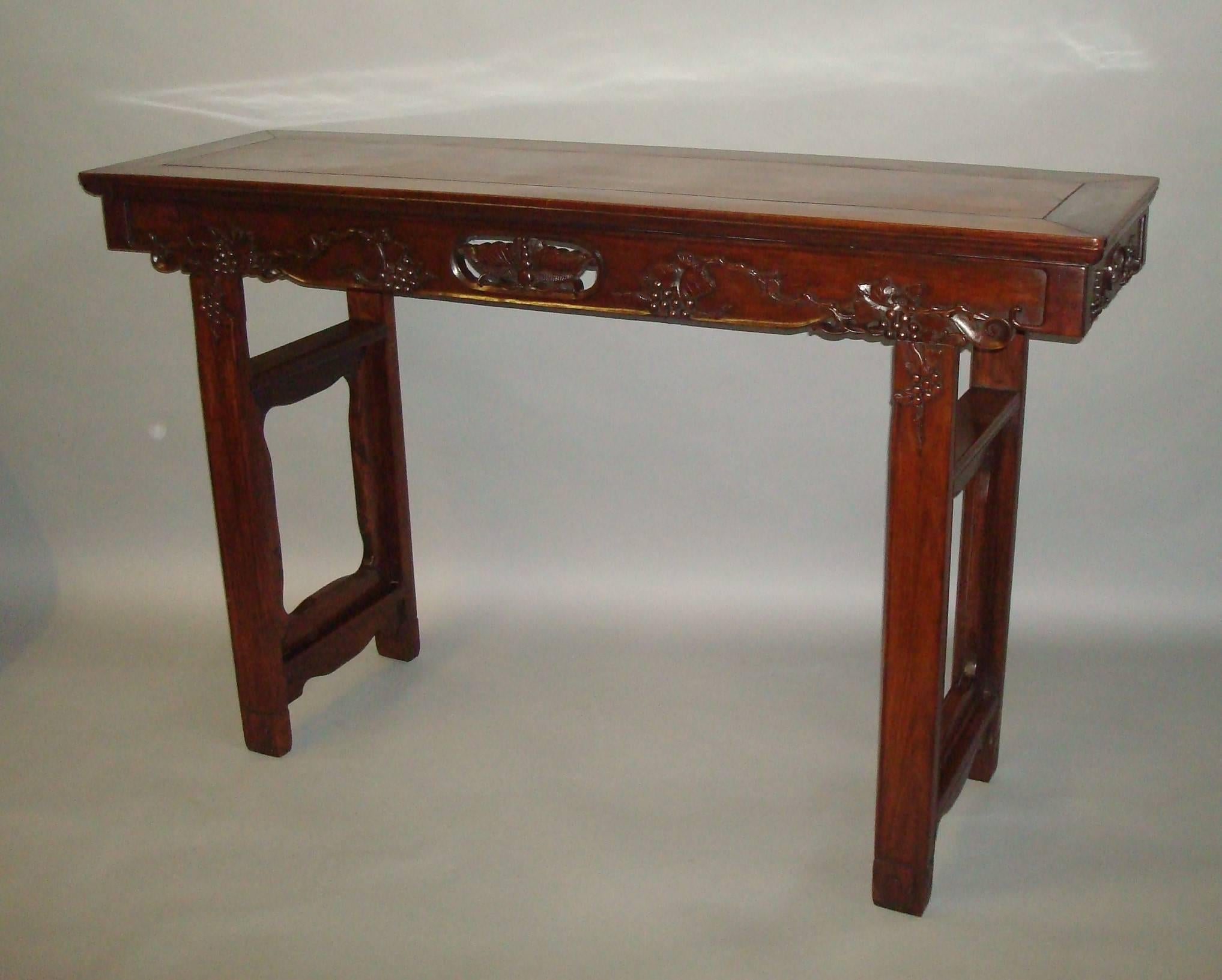 Good 19th Century Pair of Chinese Hongmu Alter Tables In Excellent Condition For Sale In Moreton-in-Marsh, Gloucestershire