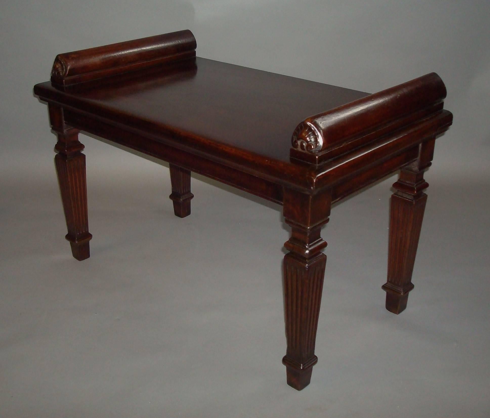 Late Regency Pair of Mahogany Hall Seats In Excellent Condition In Moreton-in-Marsh, Gloucestershire