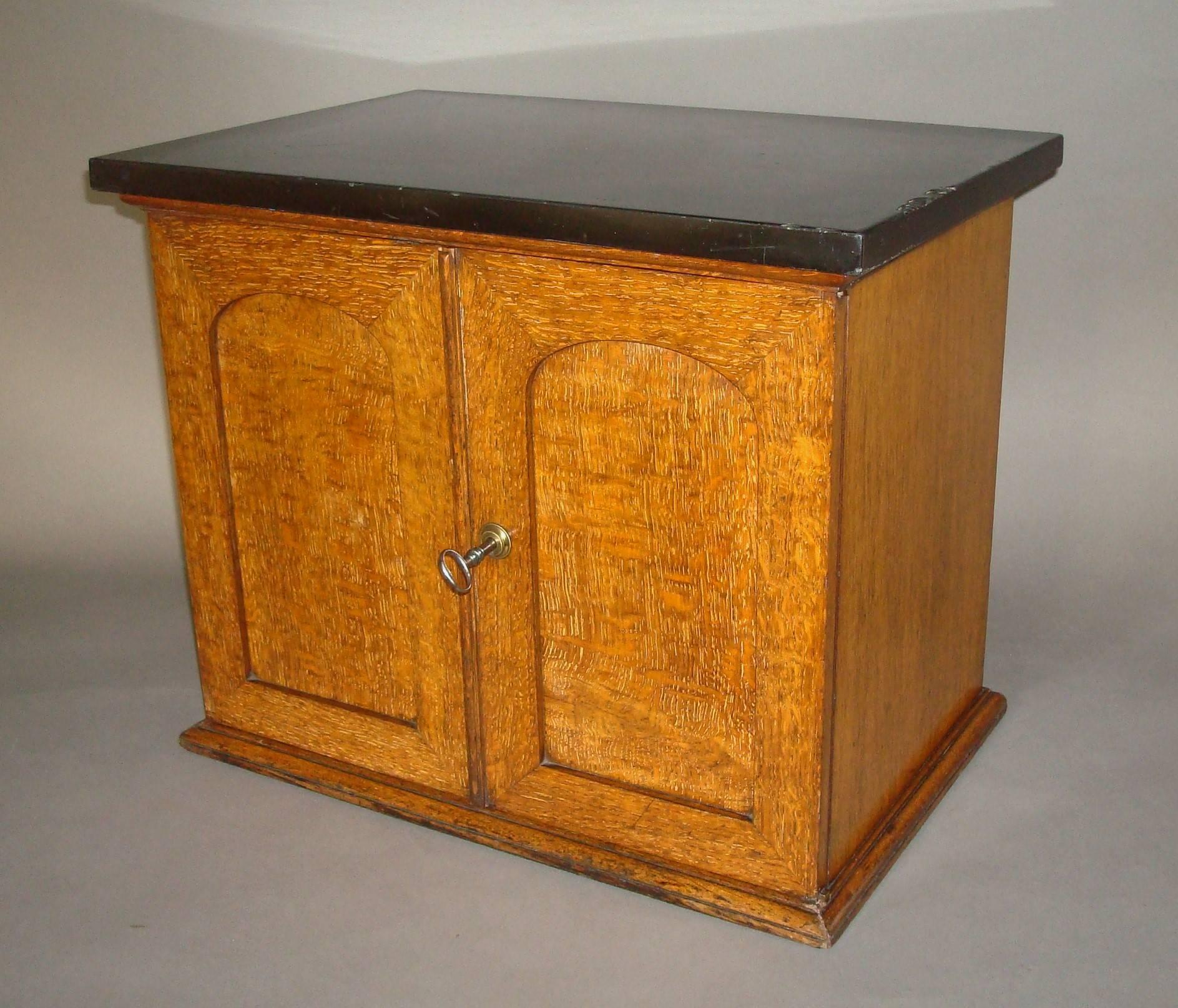 19th Century Pair of Golden Oak Table Cabinets For Sale 4