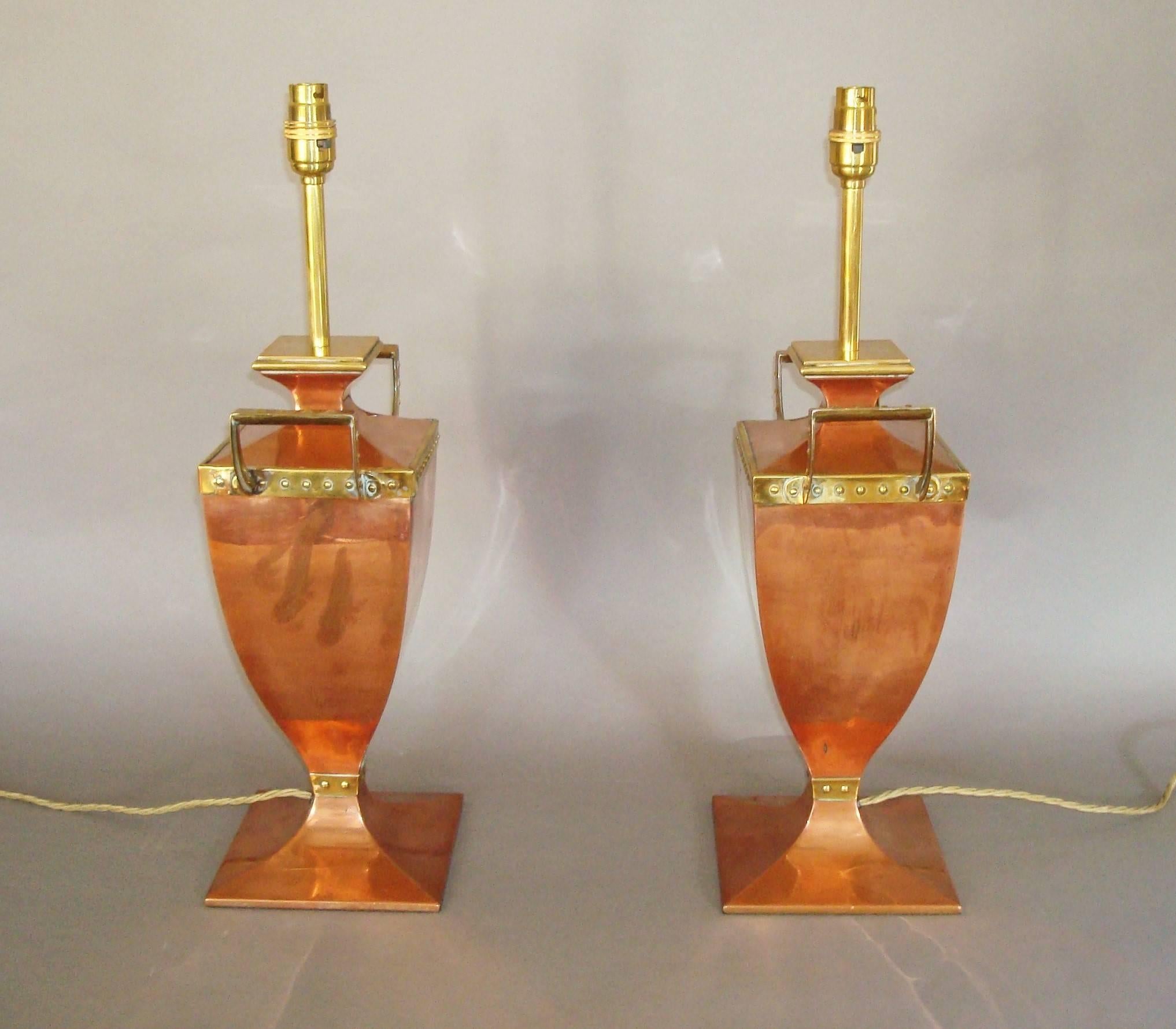 Early 20th Century Pair of Copper and Brass Lamps In Good Condition For Sale In Moreton-in-Marsh, Gloucestershire