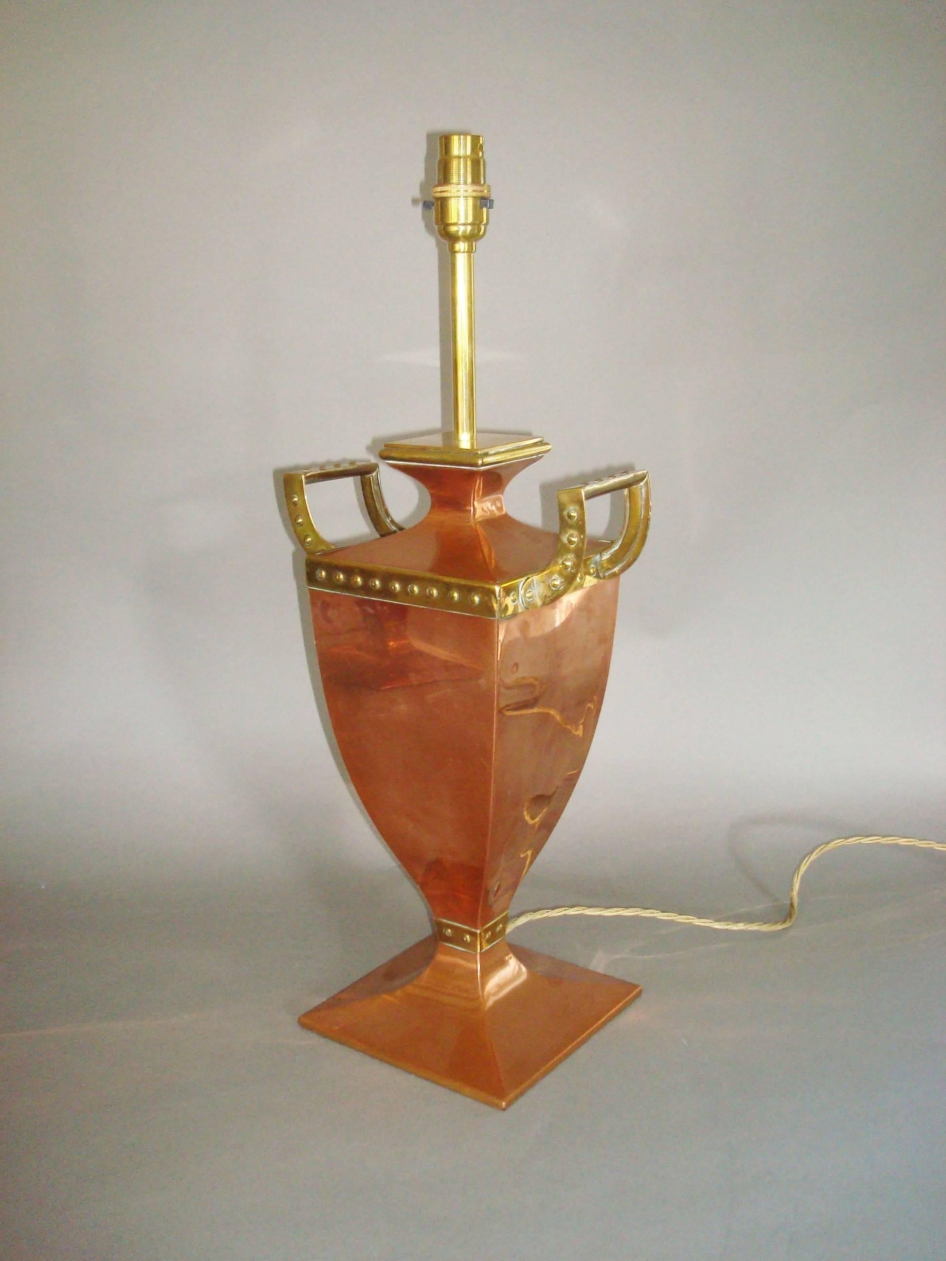 Early 20th Century Pair of Copper and Brass Lamps For Sale 1