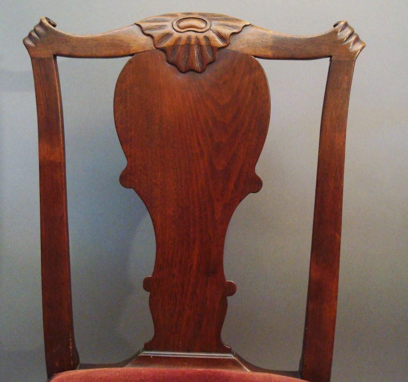 Mid-18th Century George II Pair of Irish Walnut Side Chairs For Sale