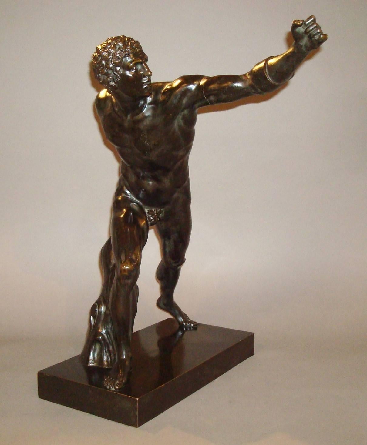 Grand Tour Classical Bronze of Borghese Gladiator of Large Proportions In Excellent Condition In Moreton-in-Marsh, Gloucestershire