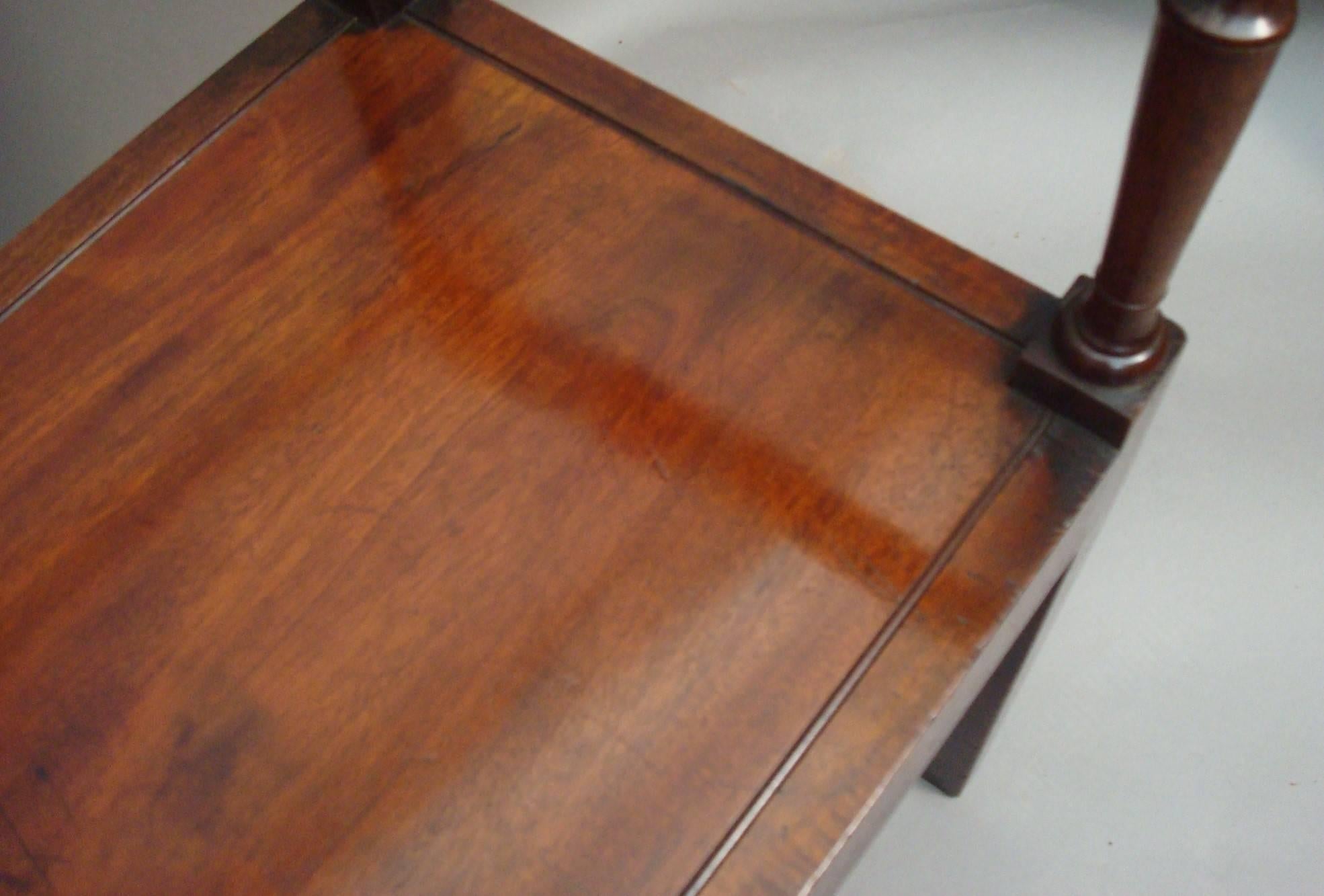 George III Mahogany Hall Seat In Excellent Condition In Moreton-in-Marsh, Gloucestershire