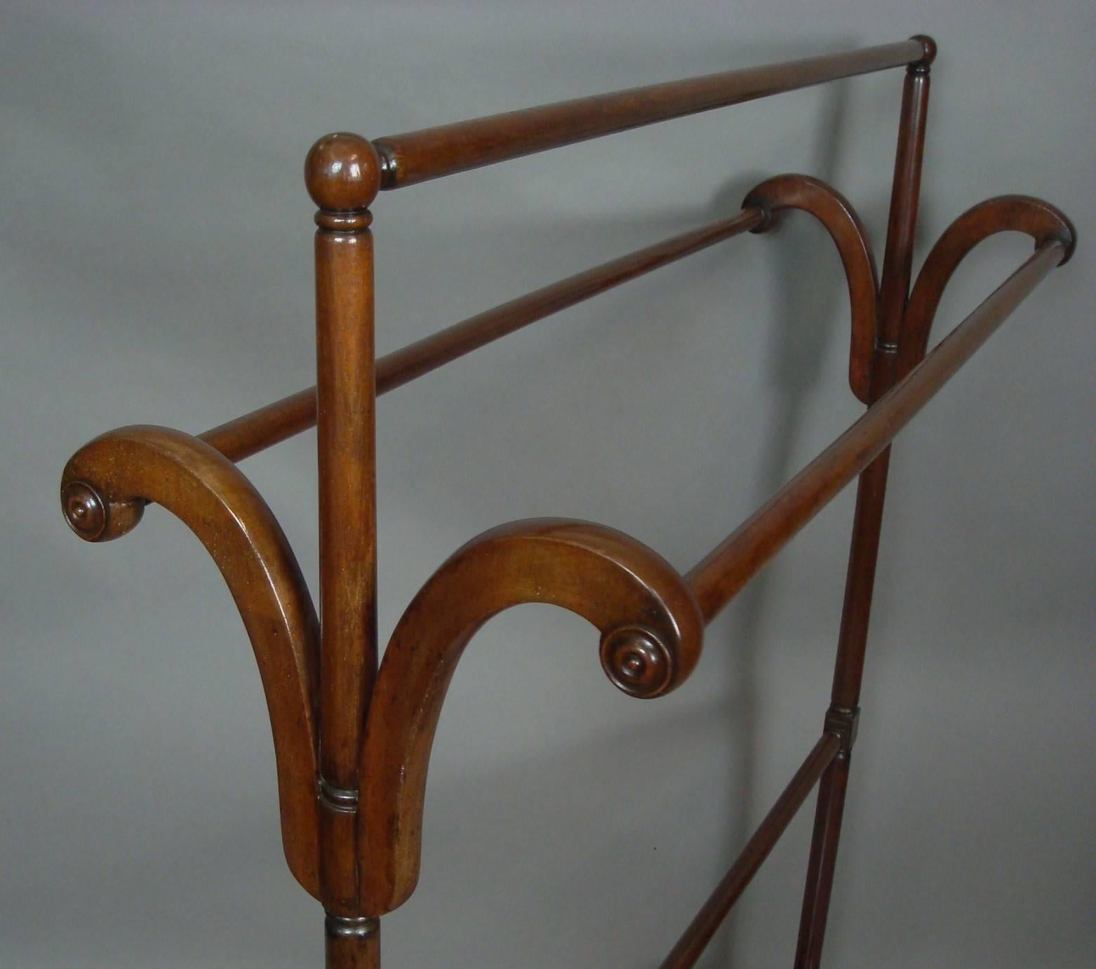 Late Regency Mahogany Clothes/Towel Rail In Excellent Condition In Moreton-in-Marsh, Gloucestershire