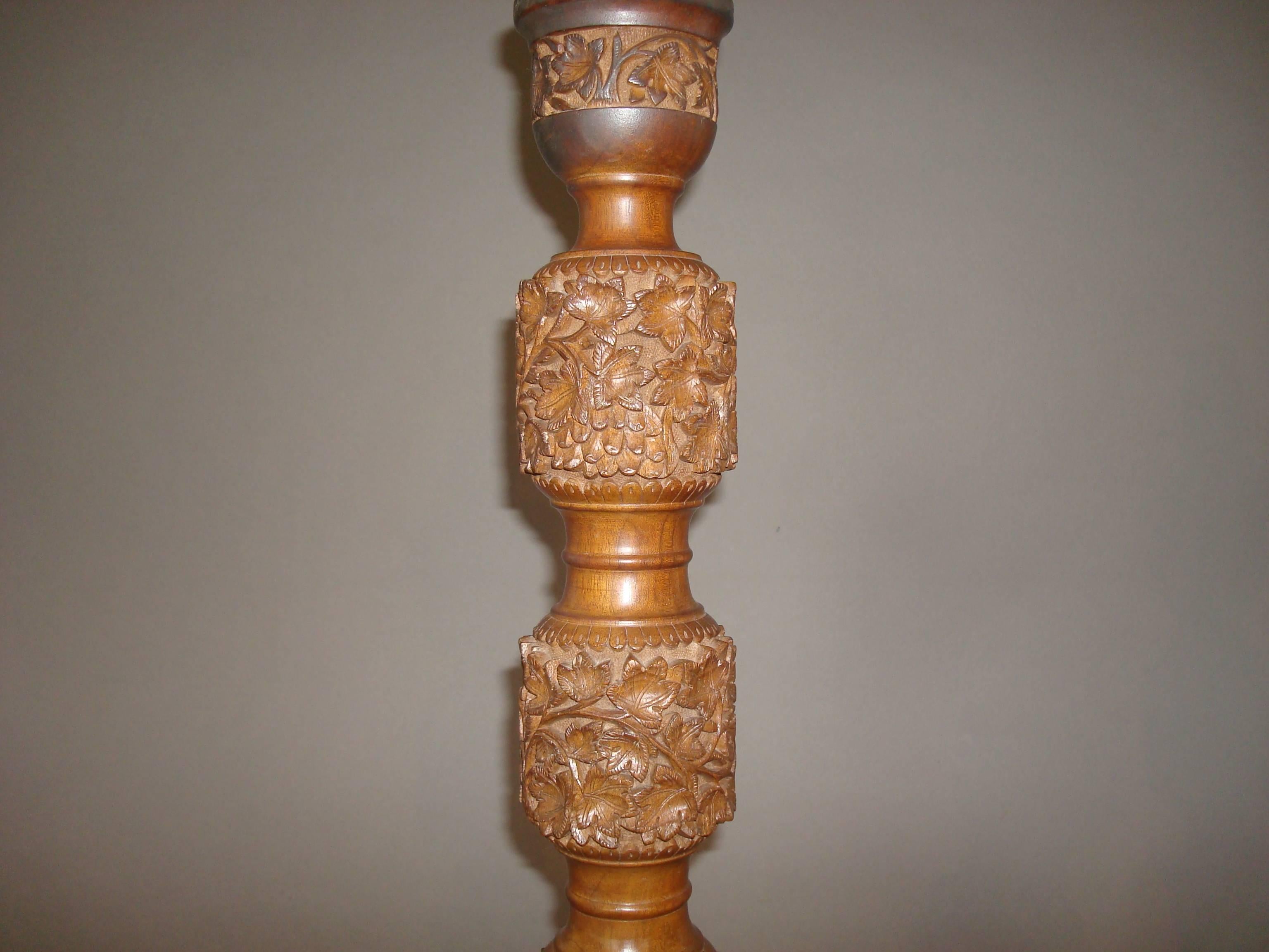 Hand-Carved Early 20th Century Pair of Indian Carved Walnut Table Lamps For Sale