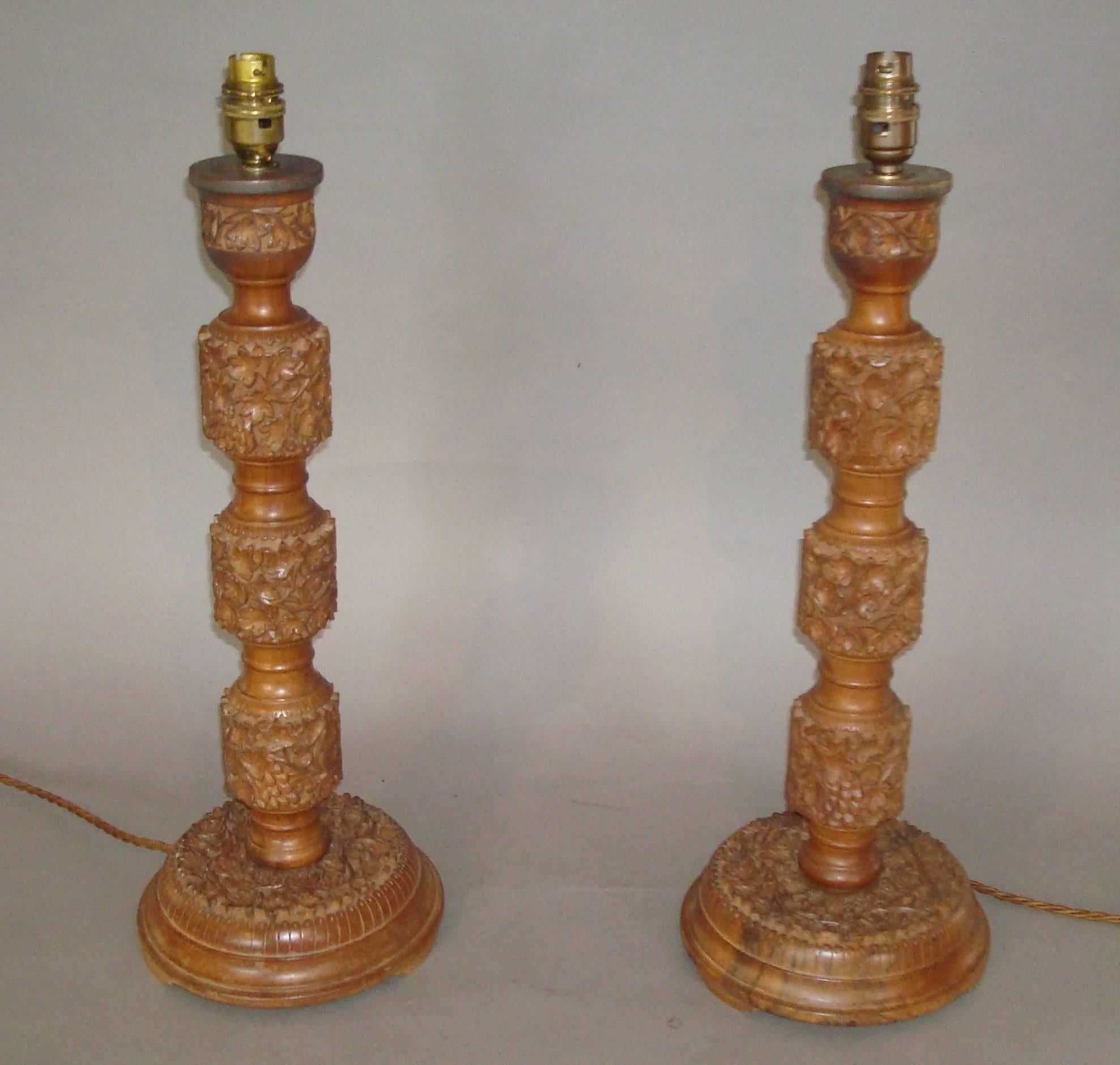 Early 20th Century Pair of Indian Carved Walnut Table Lamps In Excellent Condition For Sale In Moreton-in-Marsh, Gloucestershire