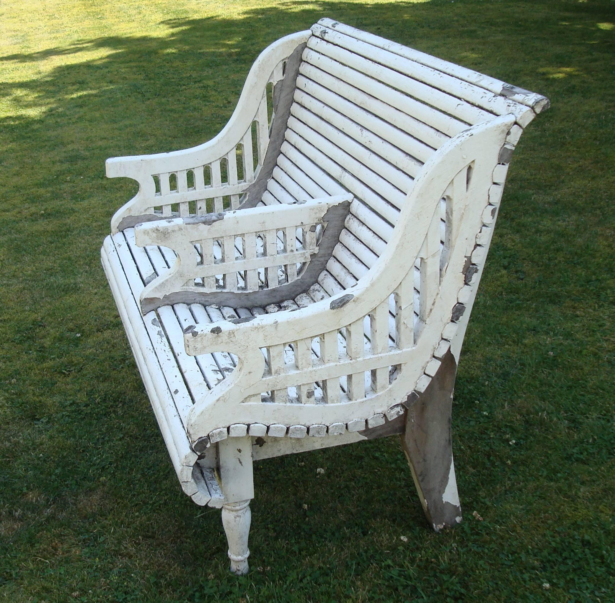 Early C20th Teak Garden Seat of Unusual Form In Good Condition For Sale In Moreton-in-Marsh, Gloucestershire