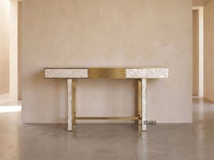 Tavolino con intarsi in madreperla e ottone “Arcana” di House of Jaipur