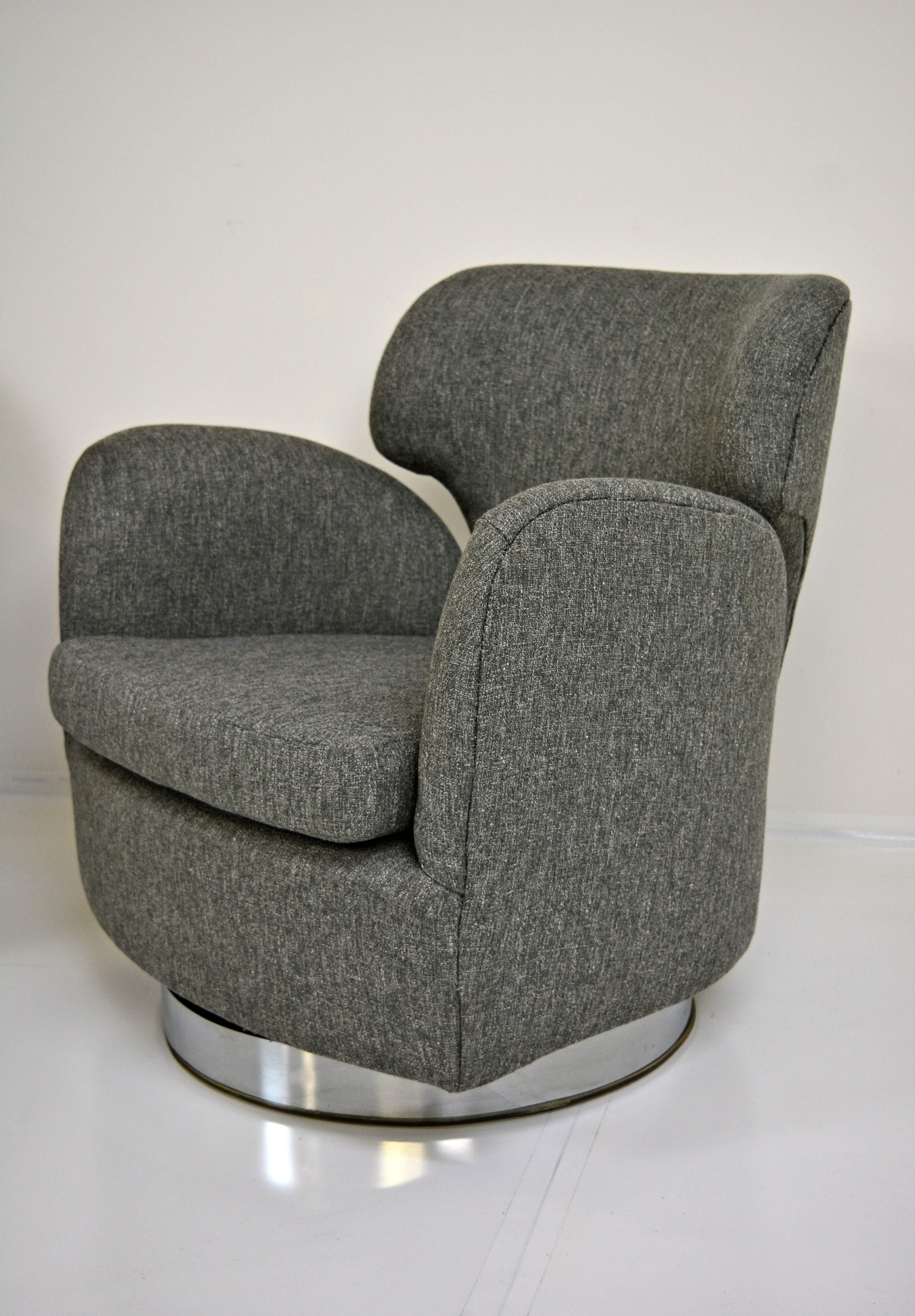 Pair of Swivel Milo Baughman Club Chairs For Sale 1