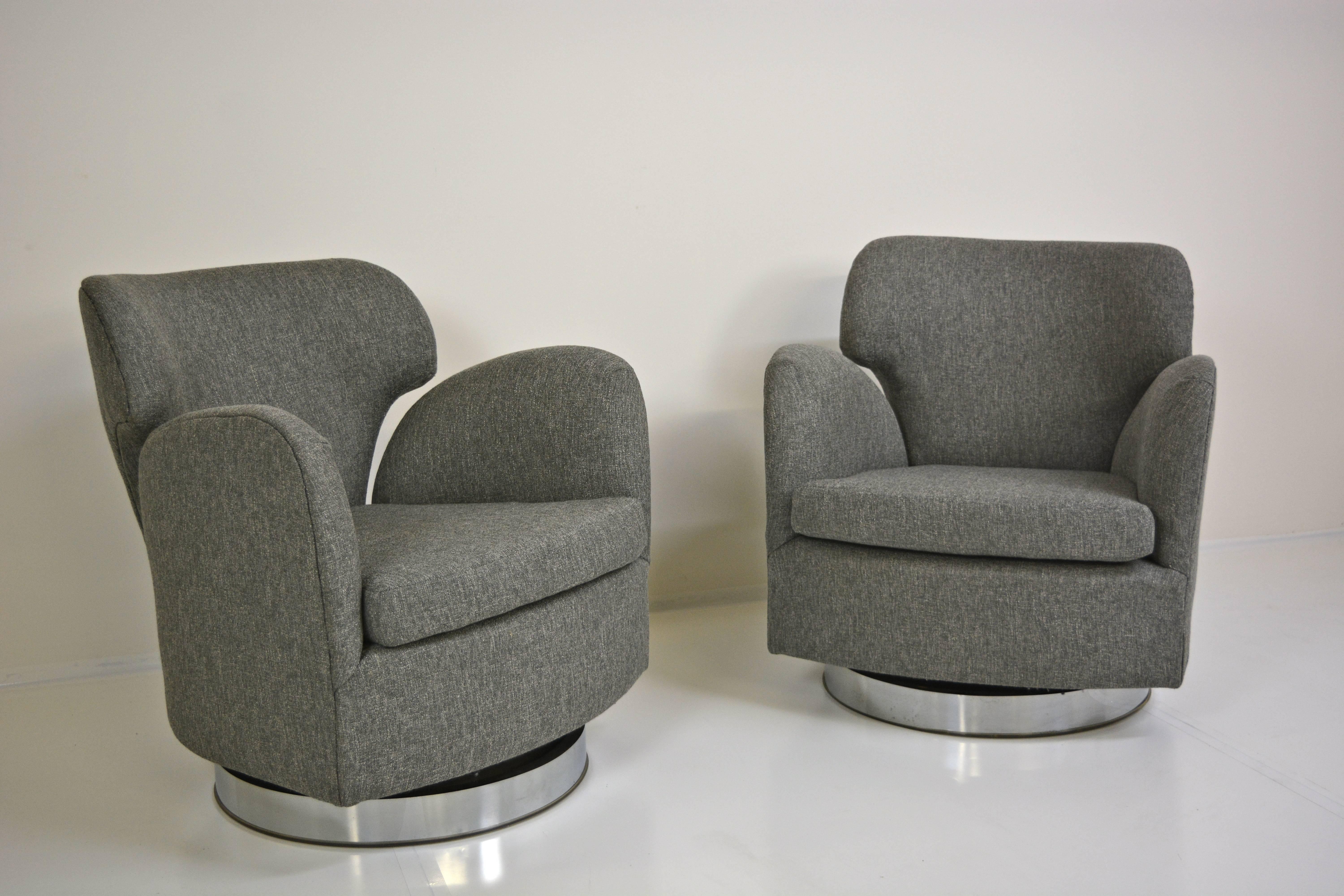 American Pair of Swivel Milo Baughman Club Chairs For Sale