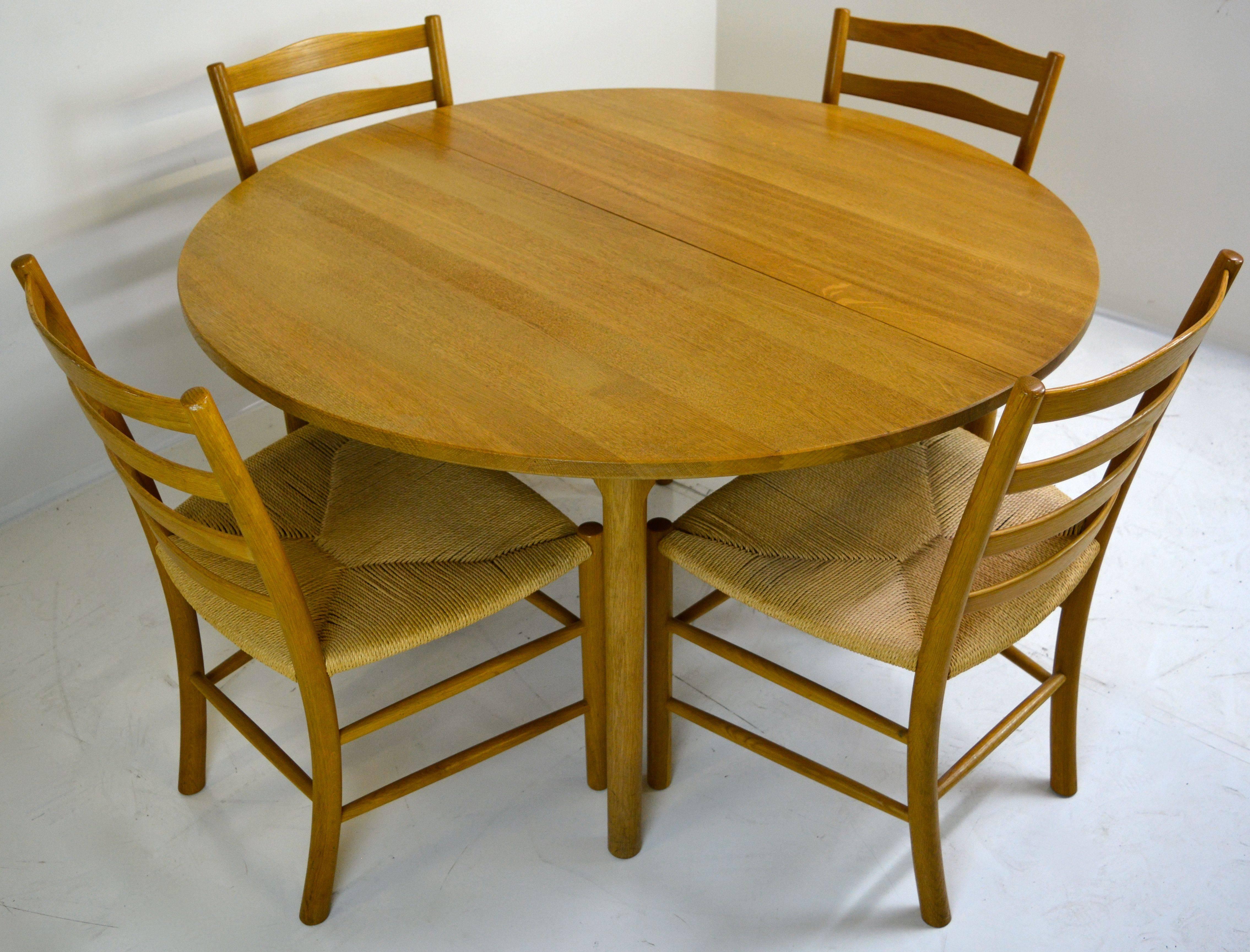 Hans Wegner for Ry Mobler, dining table in solid oak. Expandable from circle for four to a 90