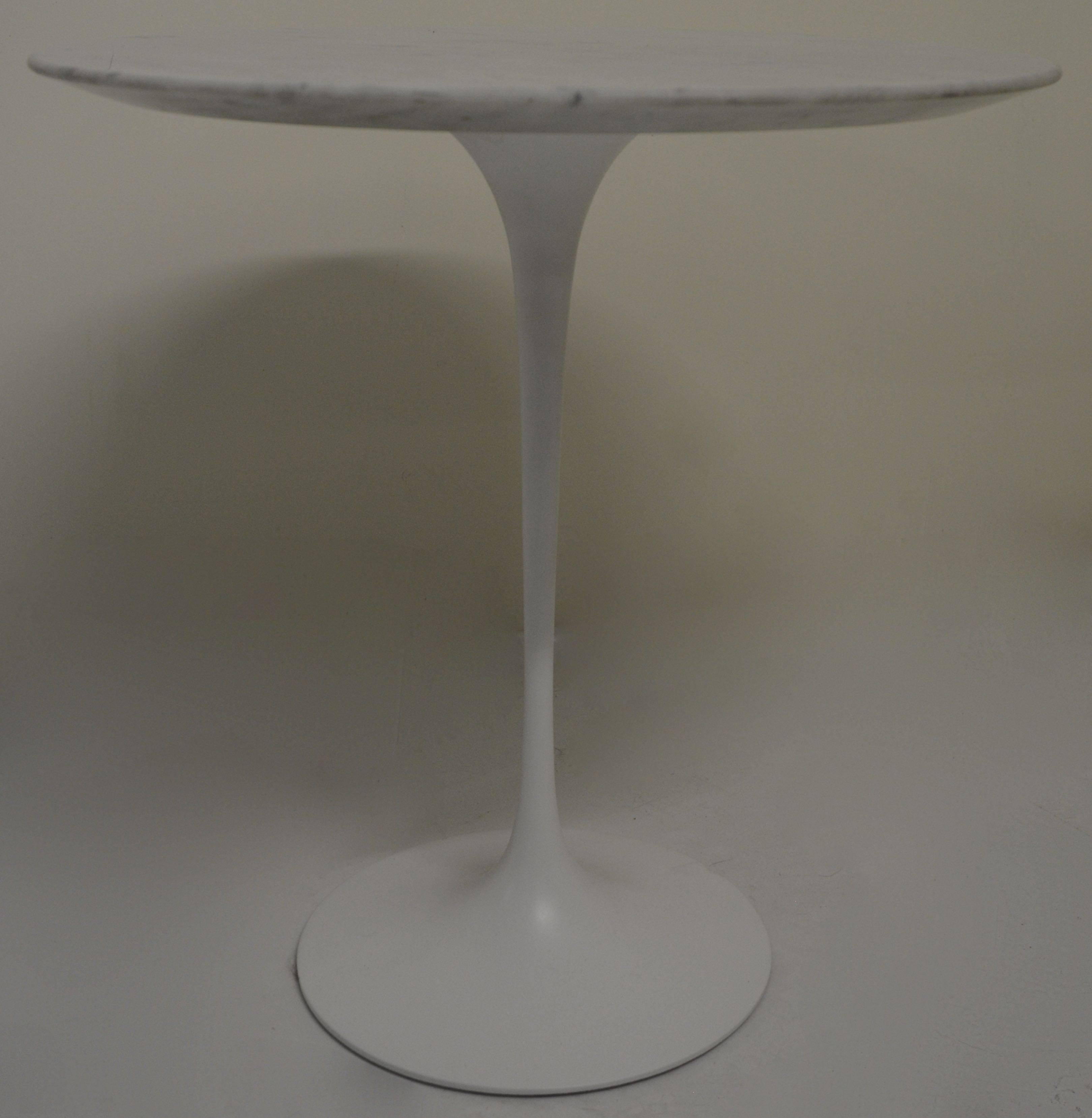 Knoll Tulip occasional table in Carrara marble, circa 1950s. Excellent original condition of marble with newly lacquered base. Original Fabric tag is located under top, attached to base.