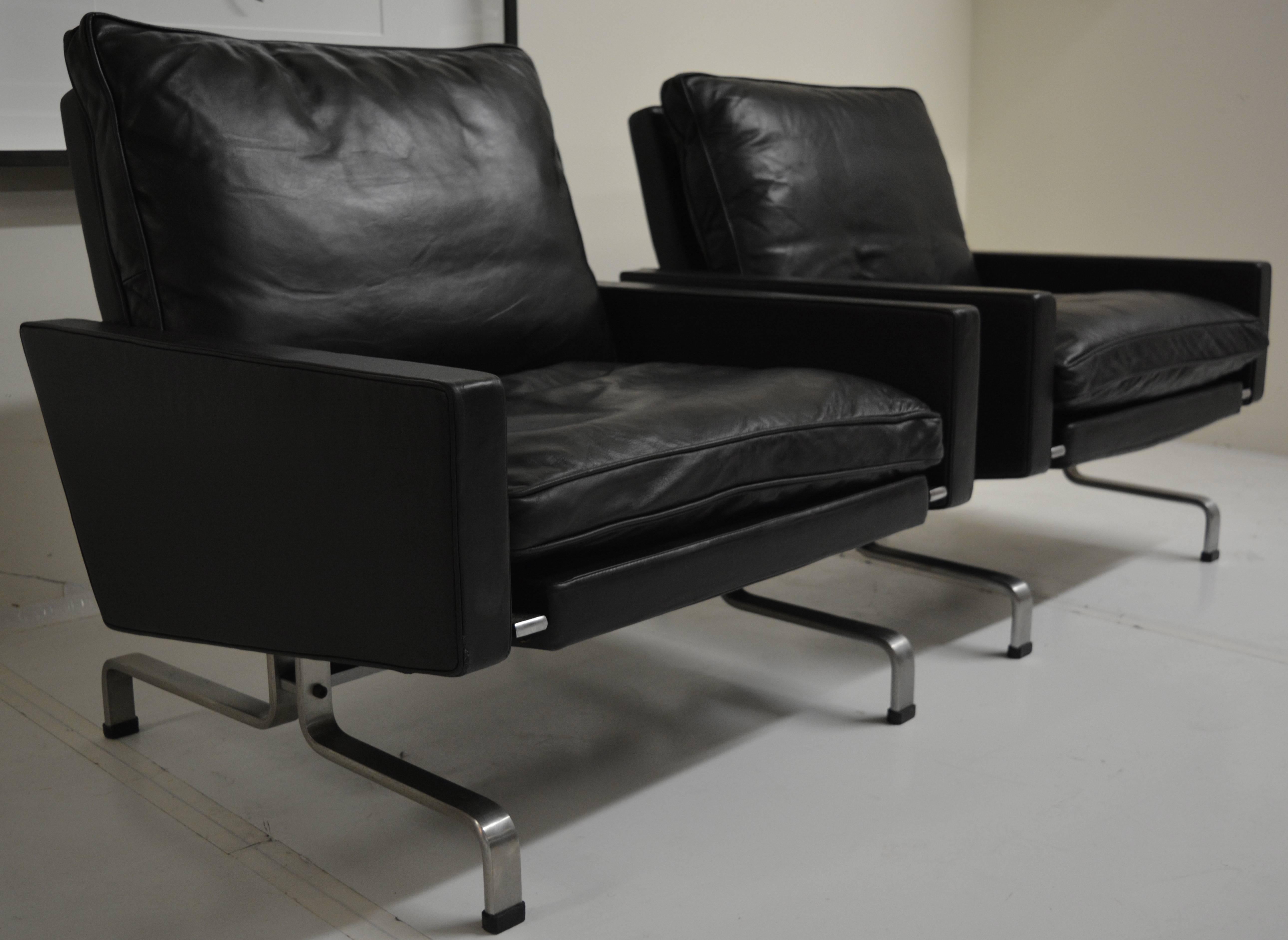 Mid-20th Century Pair of PK31 Lounge Chairs by Poul Kjaerholm