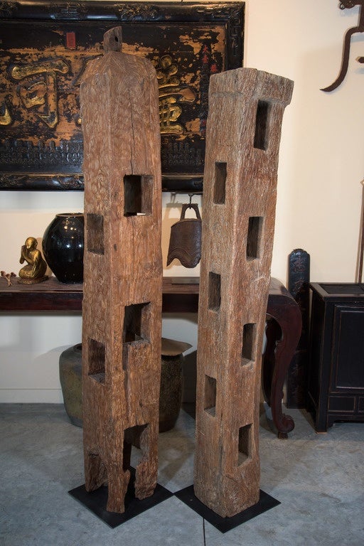 Very Tall Buffalo Fence Post Sculptures In Good Condition For Sale In New York, NY