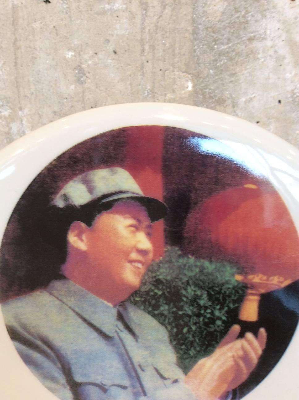 Cultural Revolution Period Porcelain Mao Plaque In Good Condition For Sale In New York, NY