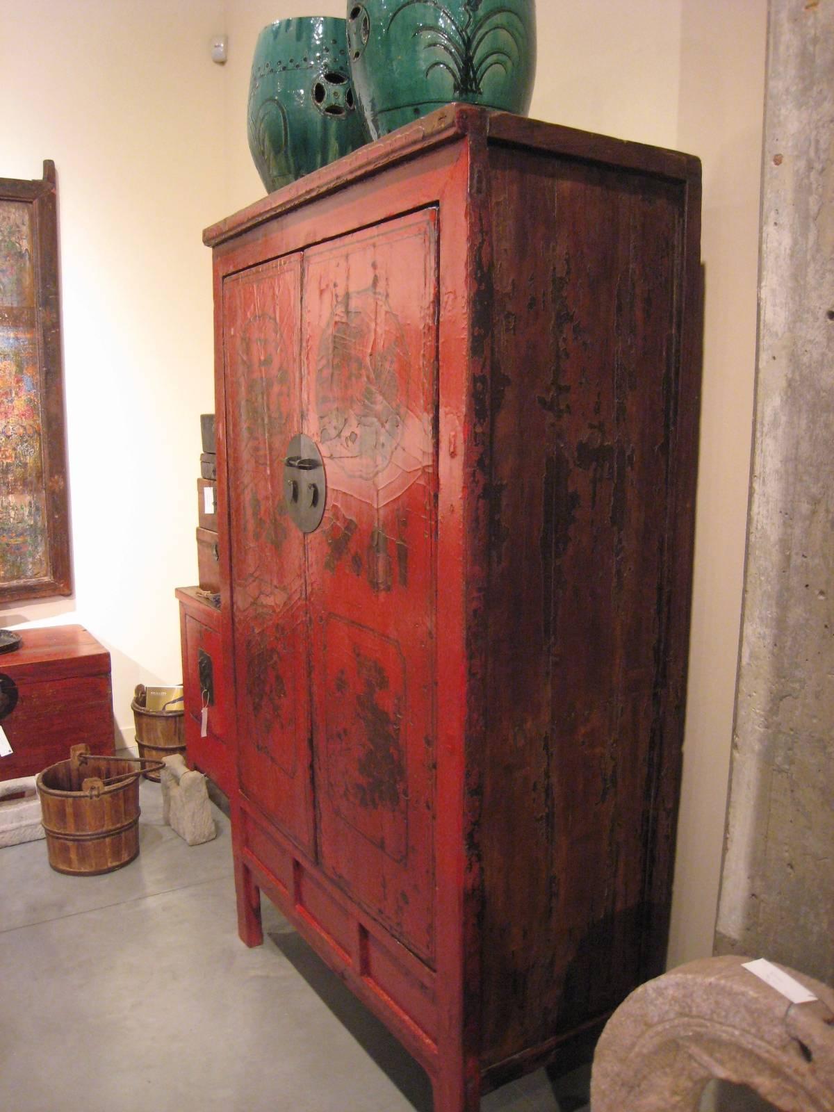 Antique Chinese  Lacquered Cabinet With Highly Detailed Painted Images In Good Condition For Sale In New York, NY