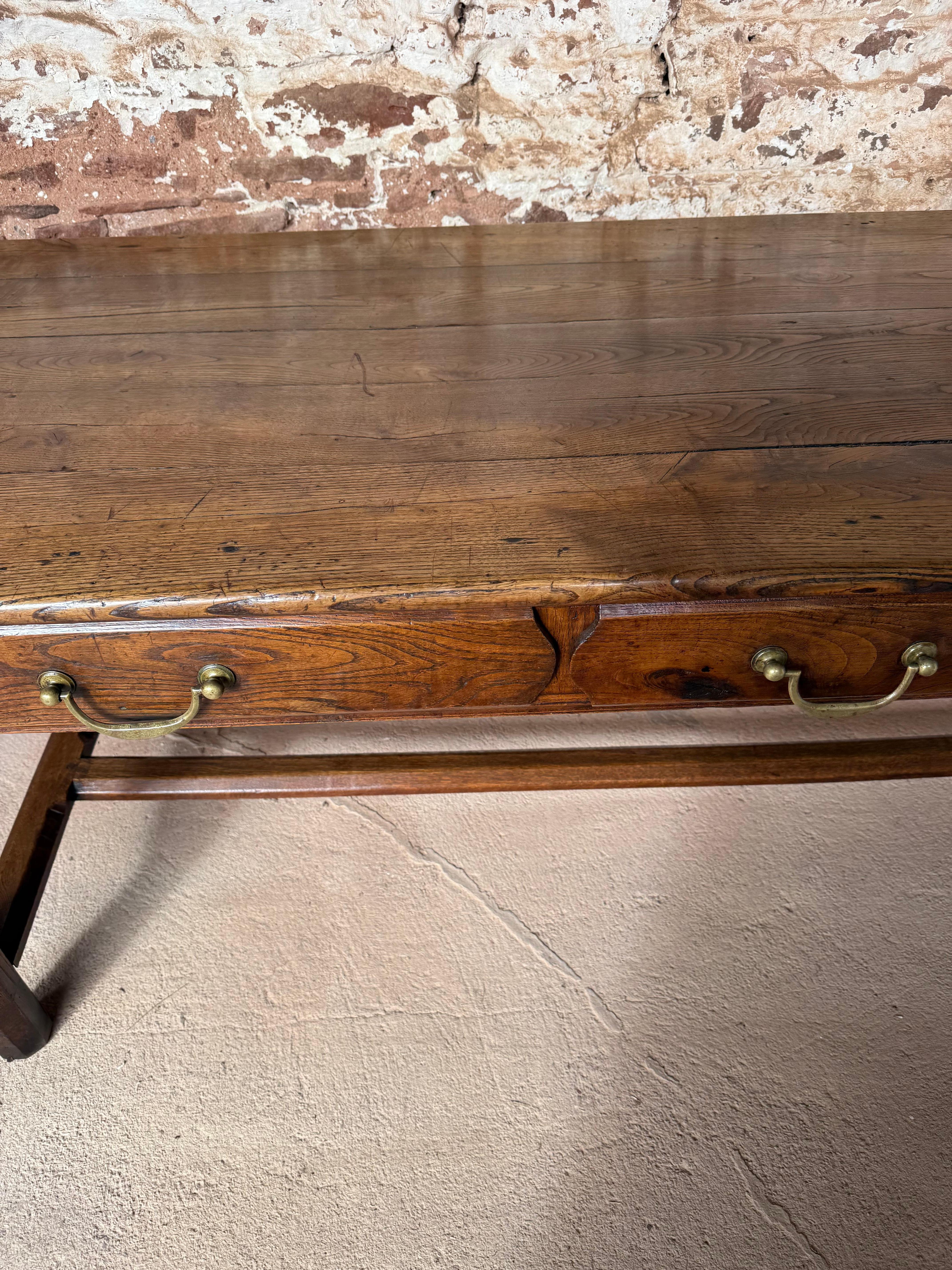 3 drawer serving table / console table / farmhouse table In Good Condition For Sale In Budleigh Salterton, GB