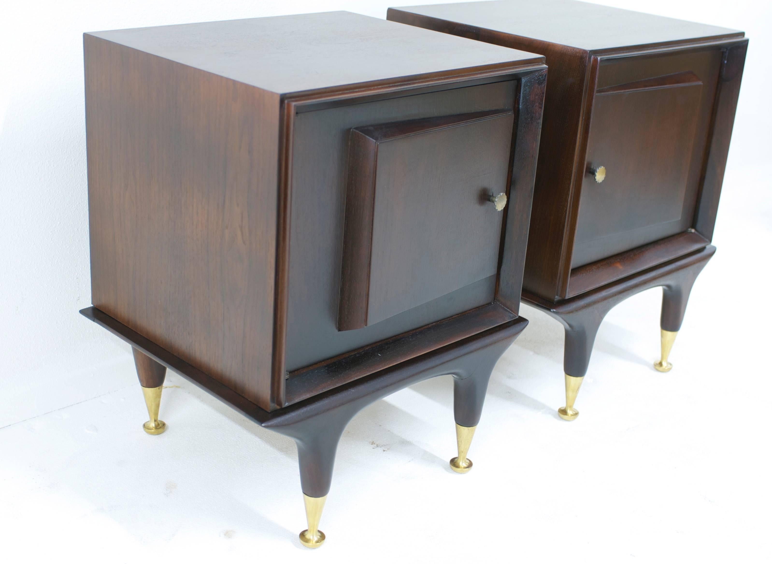 Mid-Century Modern Pair of Mahogany and Brass Mid-Century Nightstands