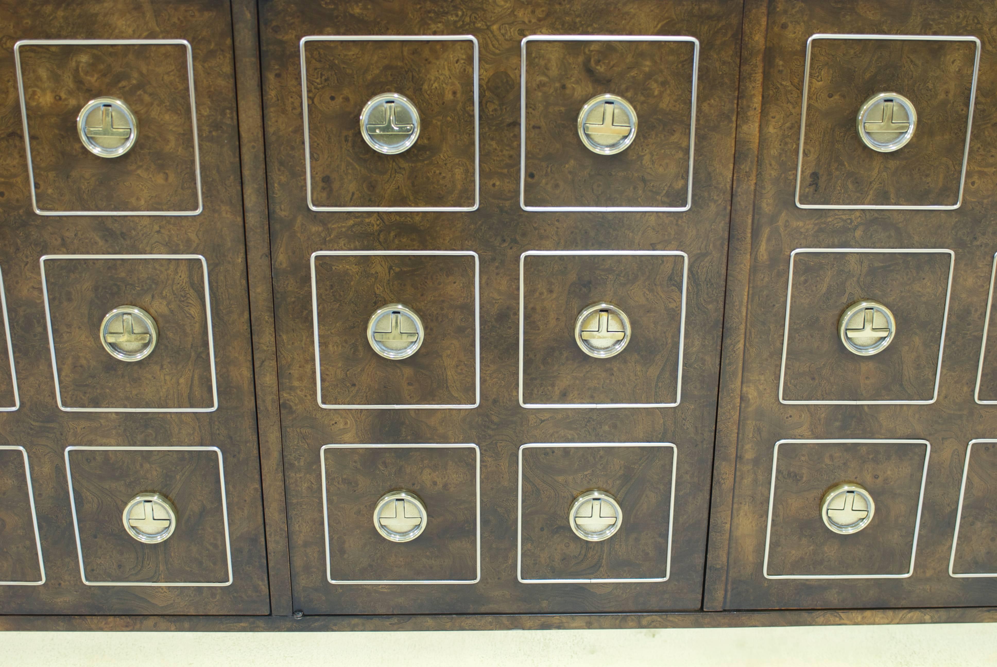 Mastercraft Burl Wood and Brass Cabinet  In Excellent Condition In Palm Springs, CA