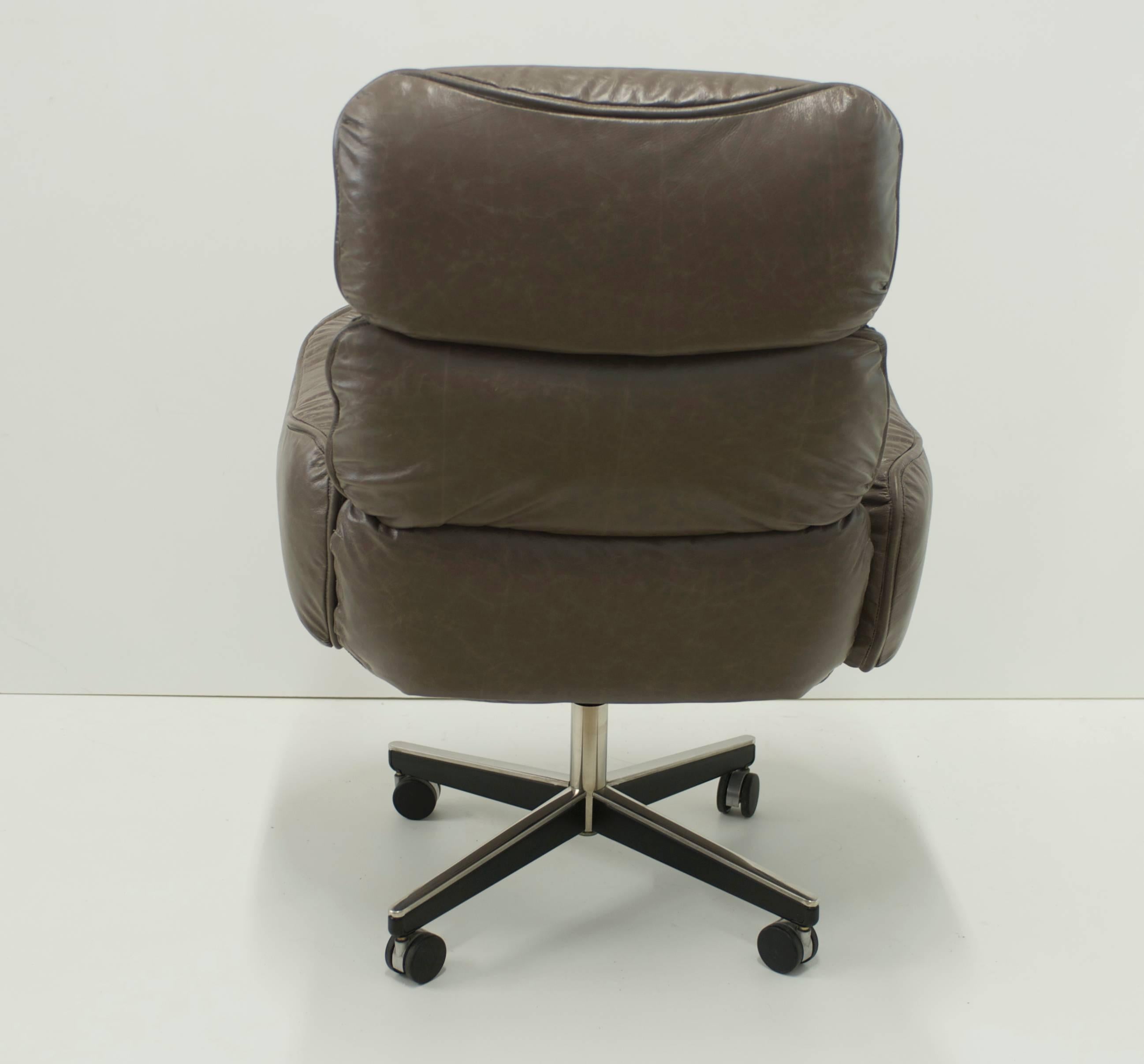 Otto Zapf for Knoll International Grey Leather Executive Desk Chair In Excellent Condition In Palm Springs, CA