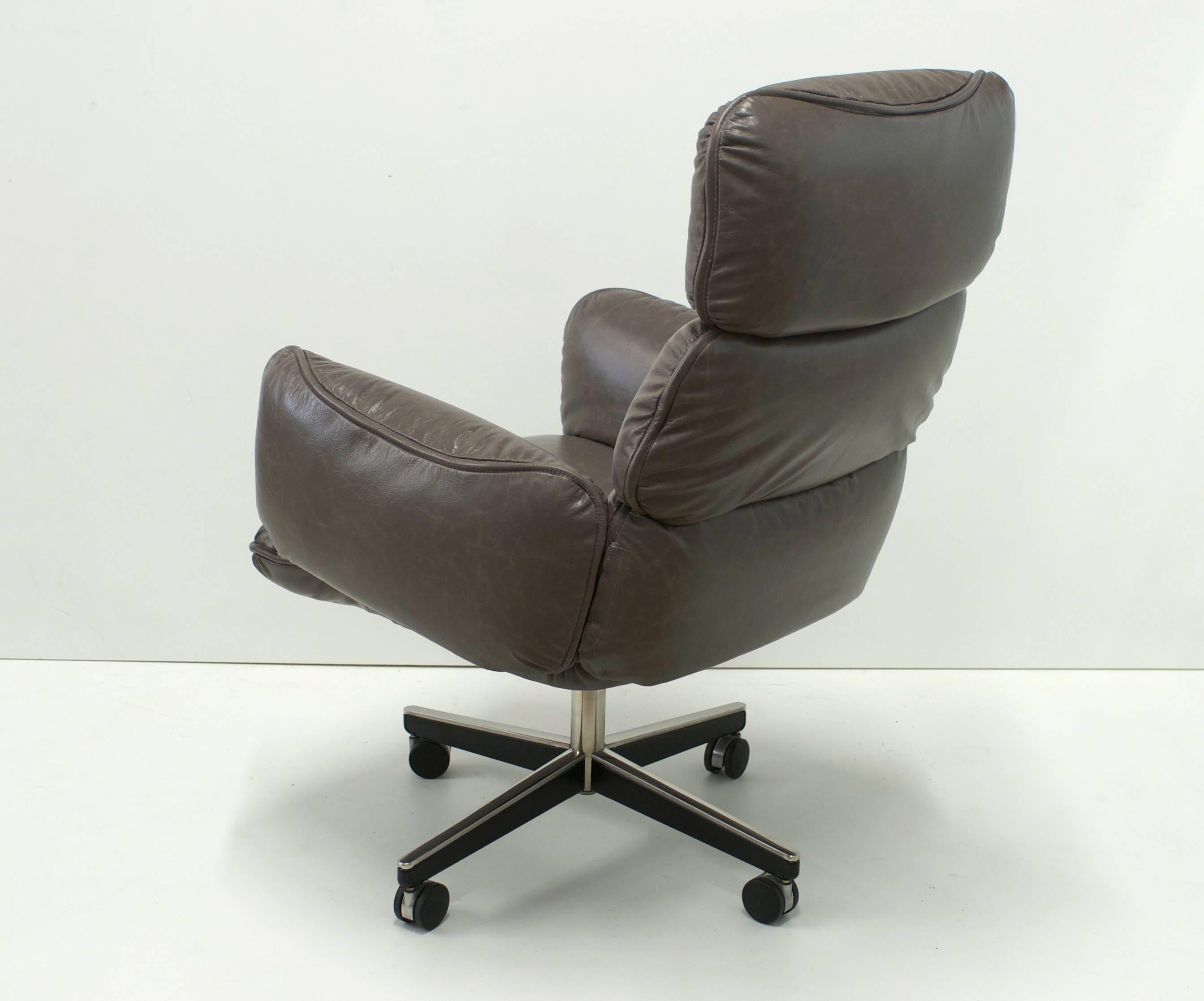 Mid-Century Modern Otto Zapf for Knoll International Grey Leather Executive Desk Chair