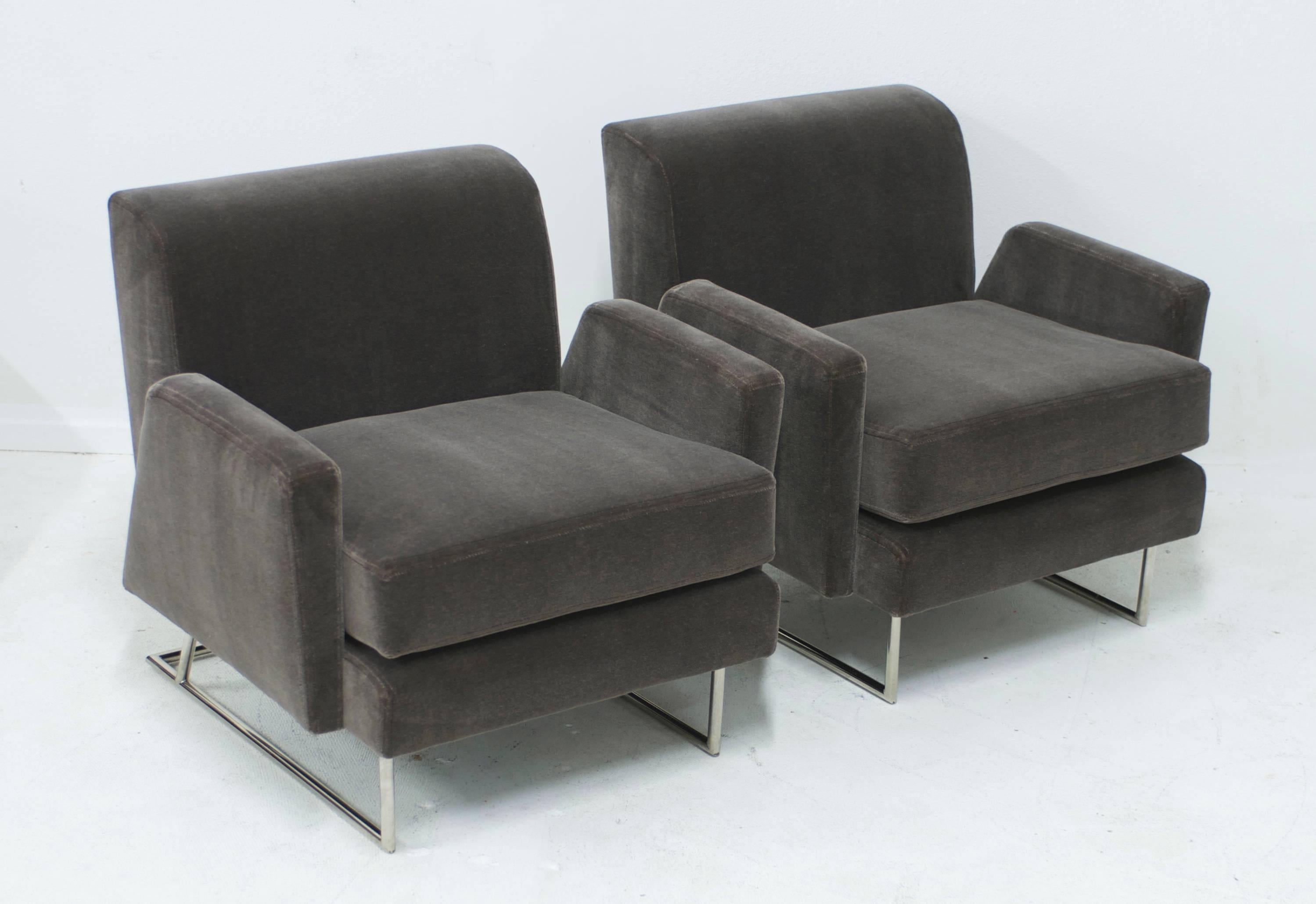 20th Century Pair of Lounge Chairs in Chocolate Taupe Mohair