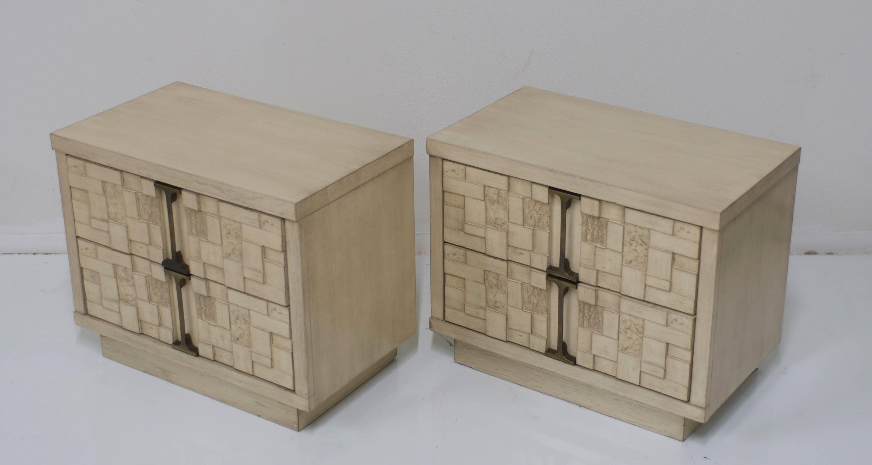 Brutalist Driftwood Finish Nightstands with Antique Brass Hardware In Excellent Condition In Palm Springs, CA