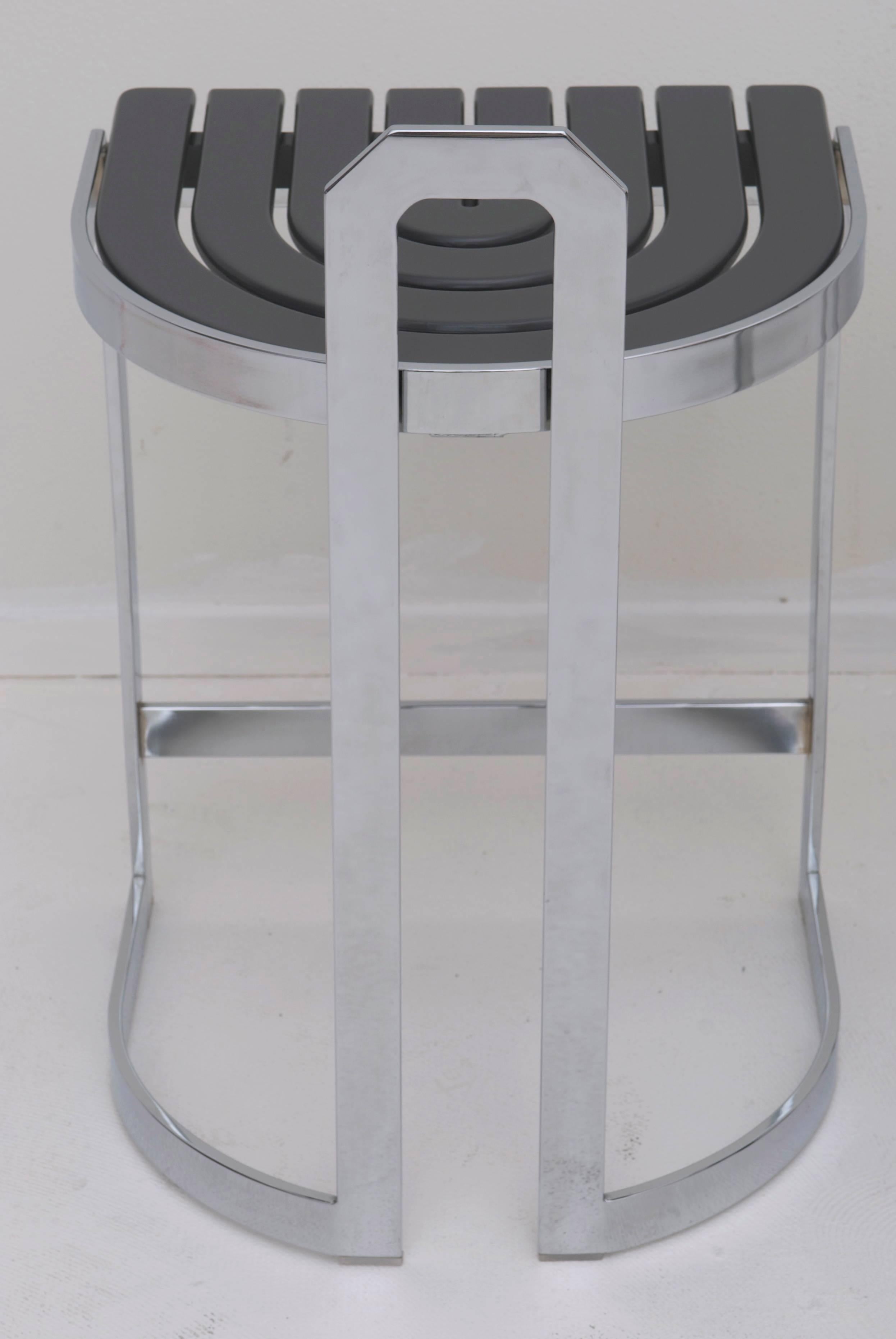 A chic geometric pair of barstools. The seats of made of wood finished in a neutral medium grey. The flat-bar chrome is in very good condition.
Please note that the seat height on these is 24