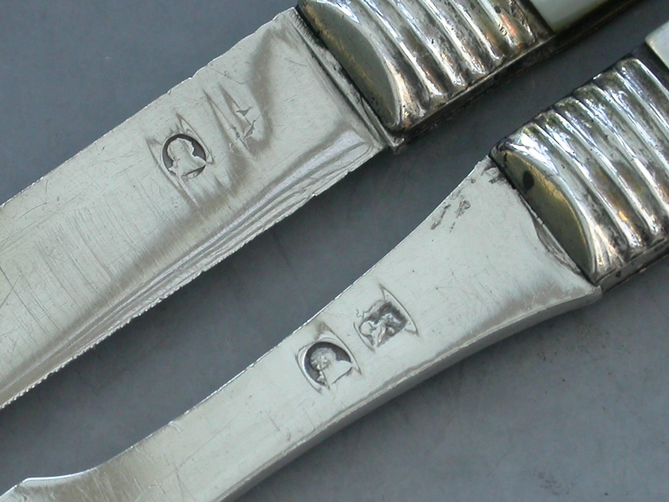 Pair of George III Cased Silver and Mother-of-pearl Folding Fruit Knife and Fork 3