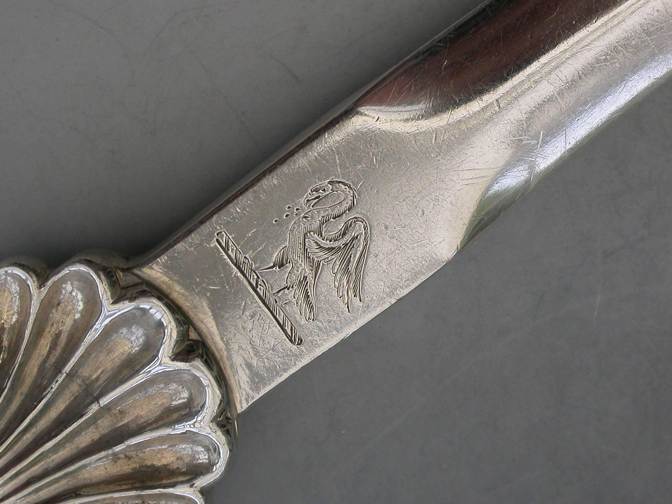 George III Heavy Cast Antique Silver Shell and Ring Meat Skewer In Good Condition In Sittingbourne, Kent