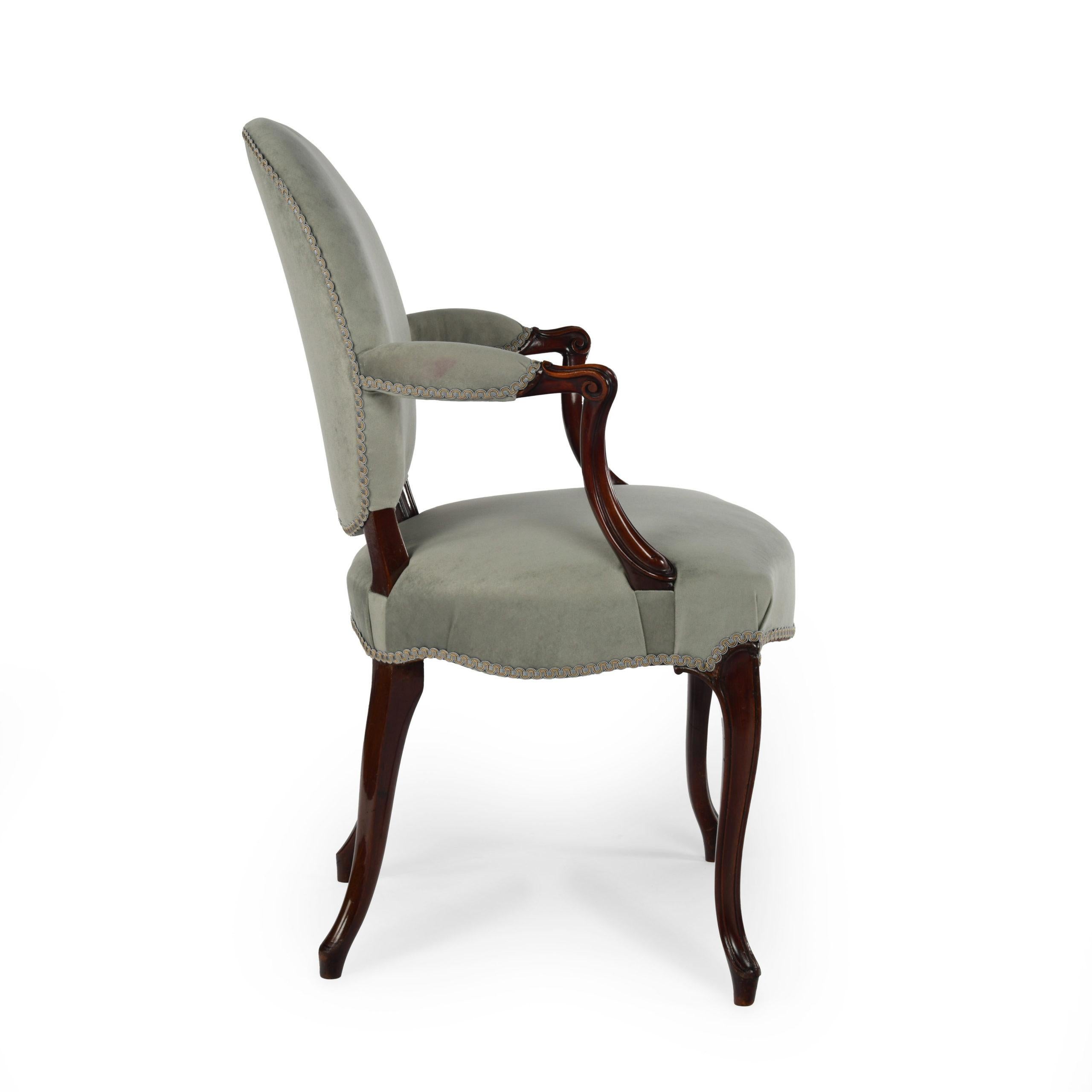 Excepcional conjunto de doce sillones Jorge III de color francés Hepplewhite en venta 1