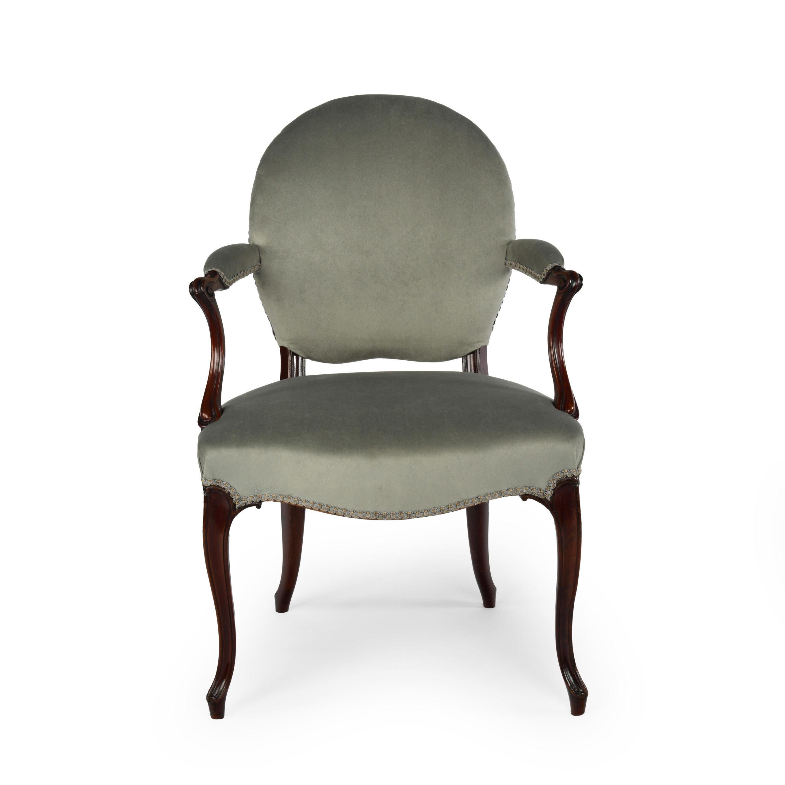 Excepcional conjunto de doce sillones Jorge III del gusto francés Hepplewhite c.1775 con interesante procedencia

Procedencia

Lord y Lady Marks de Broughton

Sotheby's, 18 de febrero de 1972, lote

Comprado por Pelham Galleries

Una colección