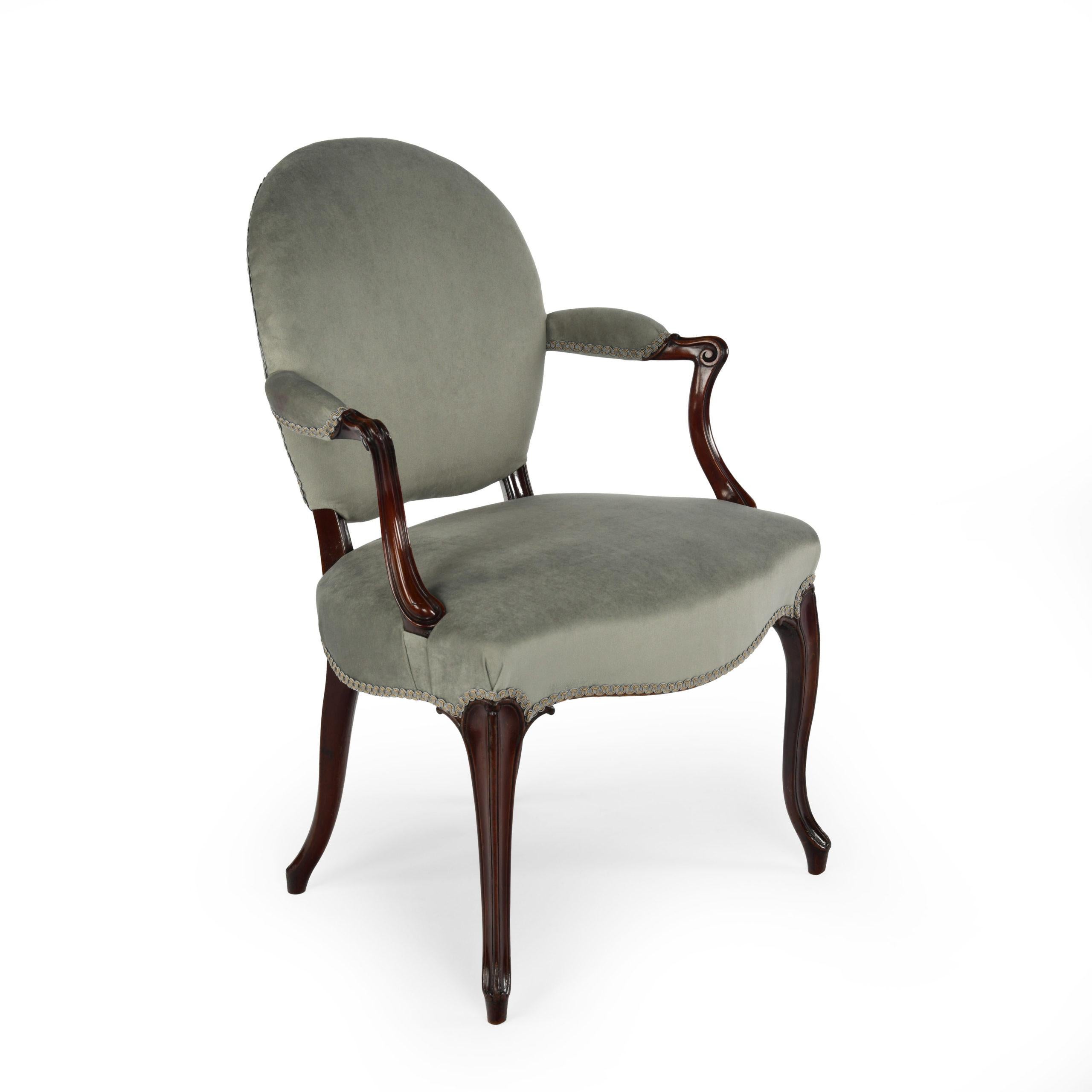 Excepcional conjunto de doce sillones Jorge III de color francés Hepplewhite en venta 4