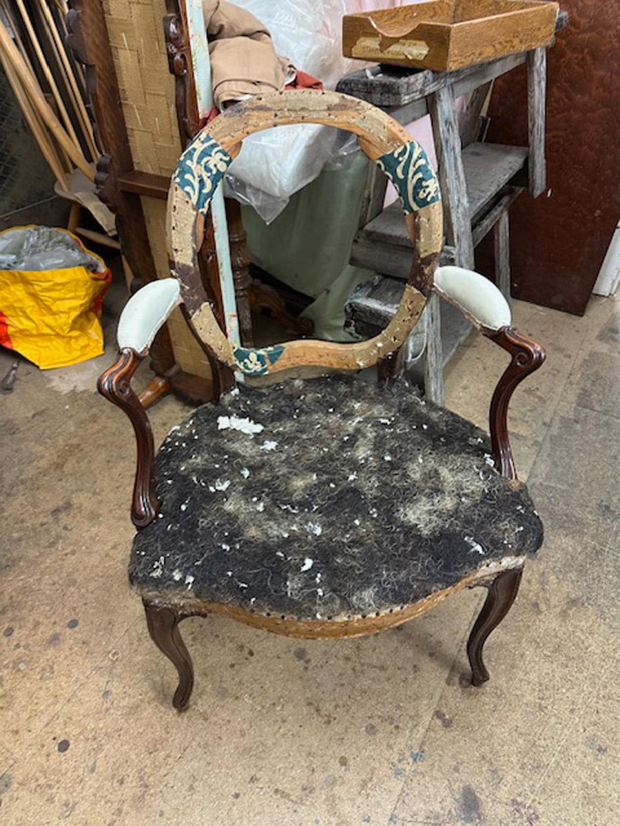 Excepcional conjunto de doce sillones Jorge III de color francés Hepplewhite en venta 7