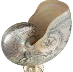 Eine gravierte Nautilusmuschel von Charles H. Wood mit dem Stadtwappen