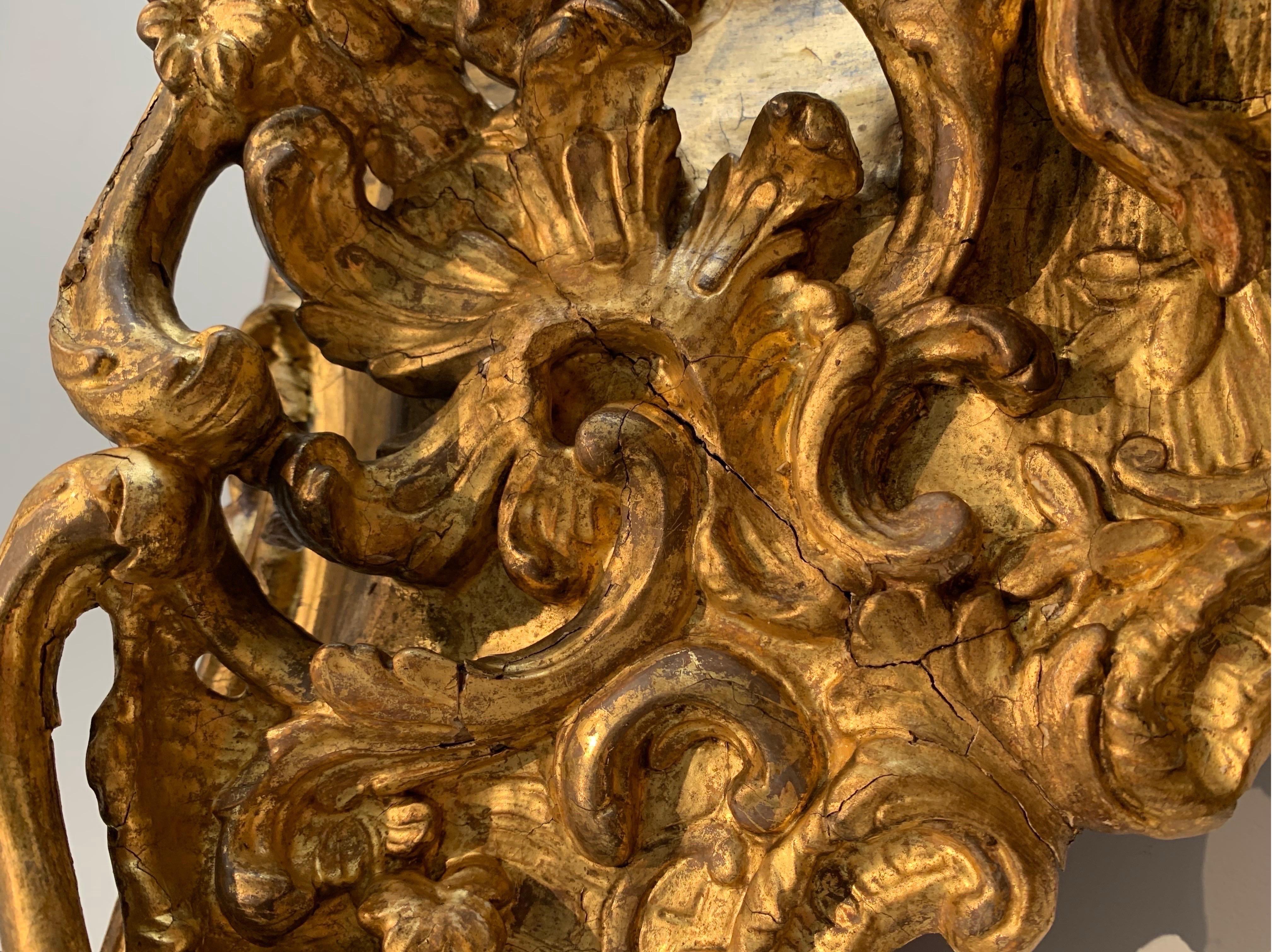 Französisch Asymmetrisch 18. Jh. Rokokorahmen, geschnitztes und vergoldetes Holz, um 1735-40 im Angebot 11
