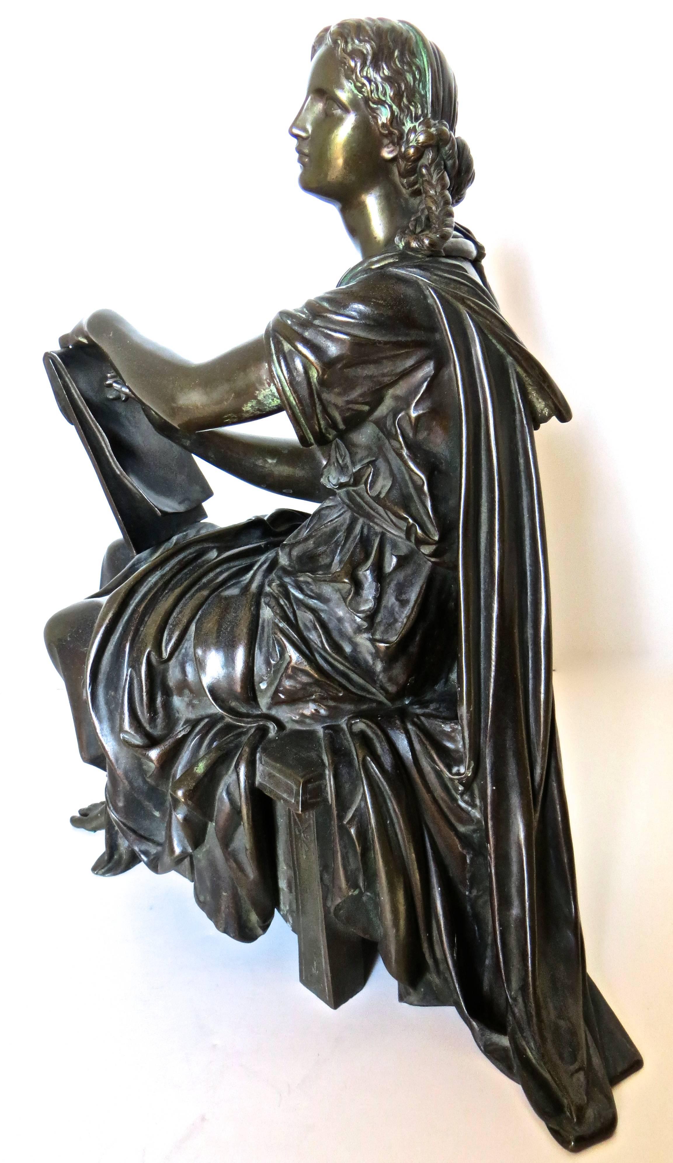 D'origine française, cette figurine en bronze du milieu ou de la fin du XIXe siècle a été réalisée par la prolifique famille d'artistes bronziers français 